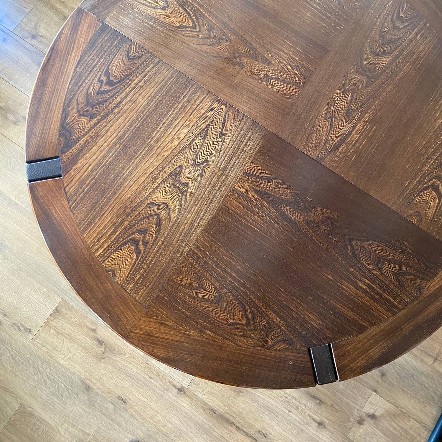 Round table in Scandinavian elm with 2 extensions