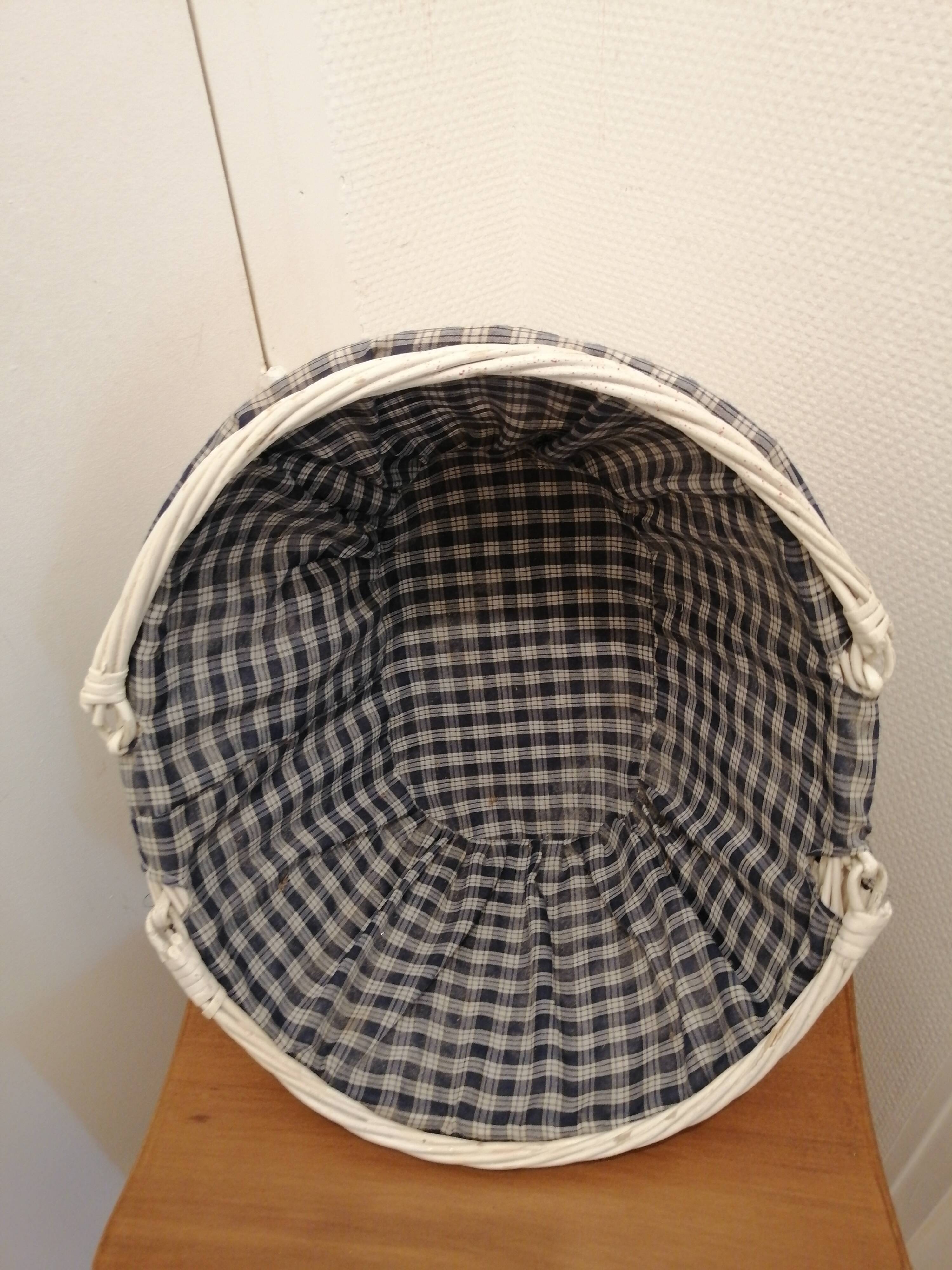 Vintage oval white wicker basket