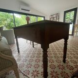 Desk with turned legs