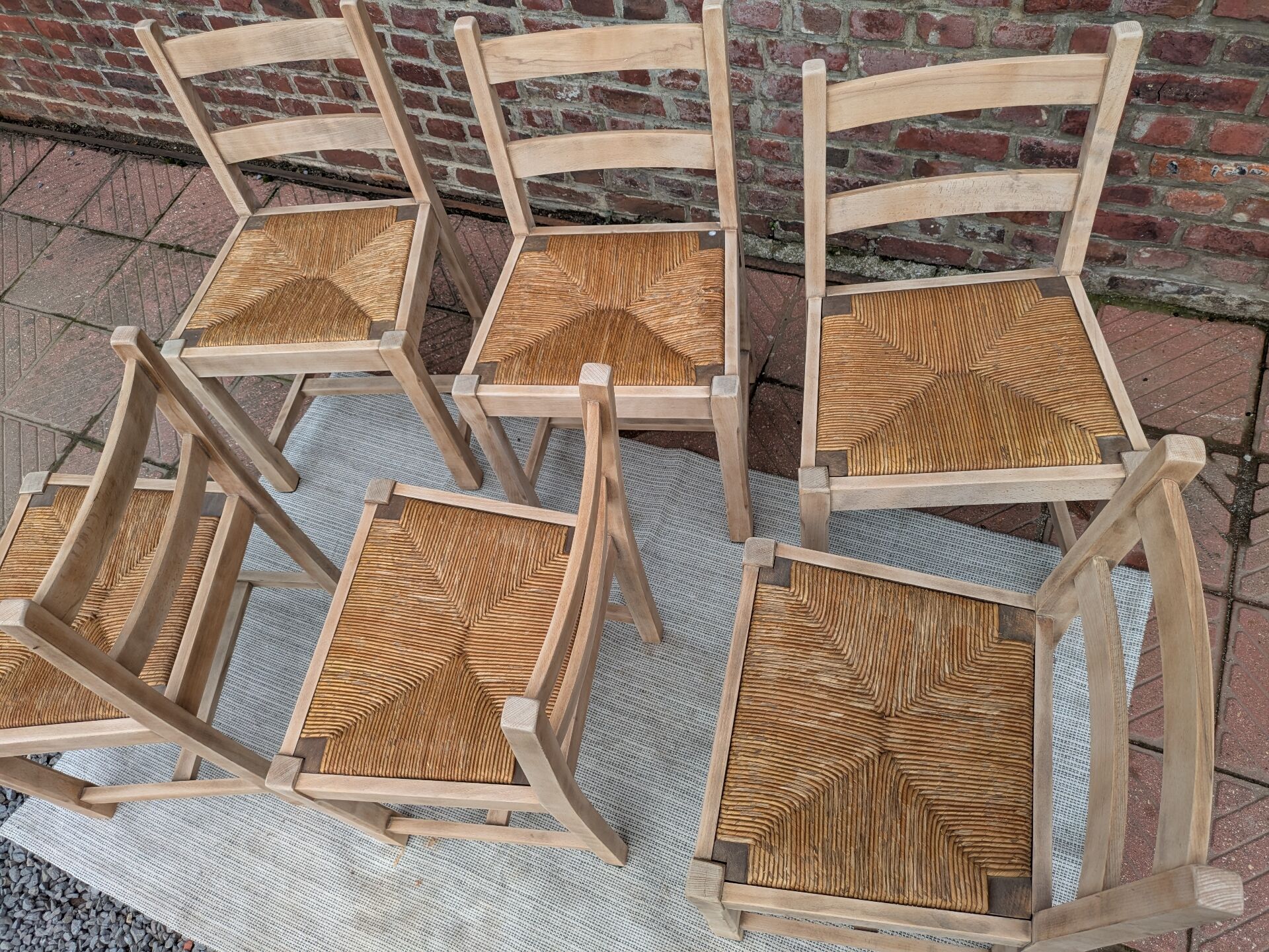 Set of 6 straw chairs