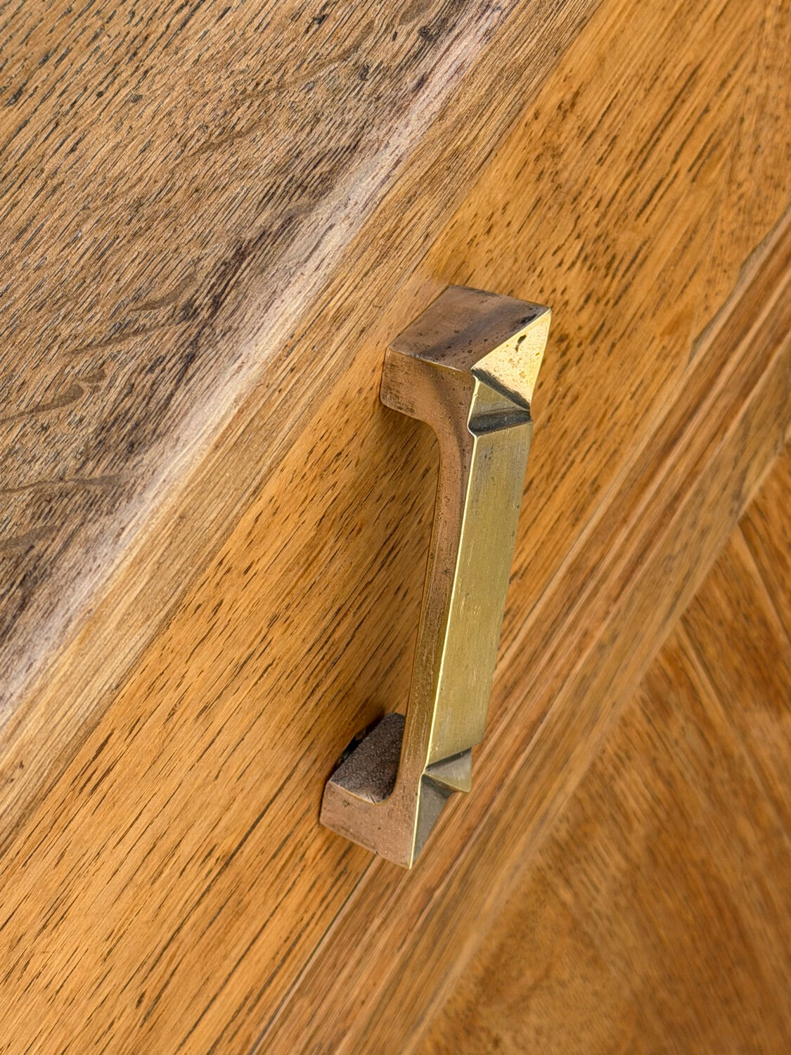 Art Deco buffet in raw and solid oak, 1935.