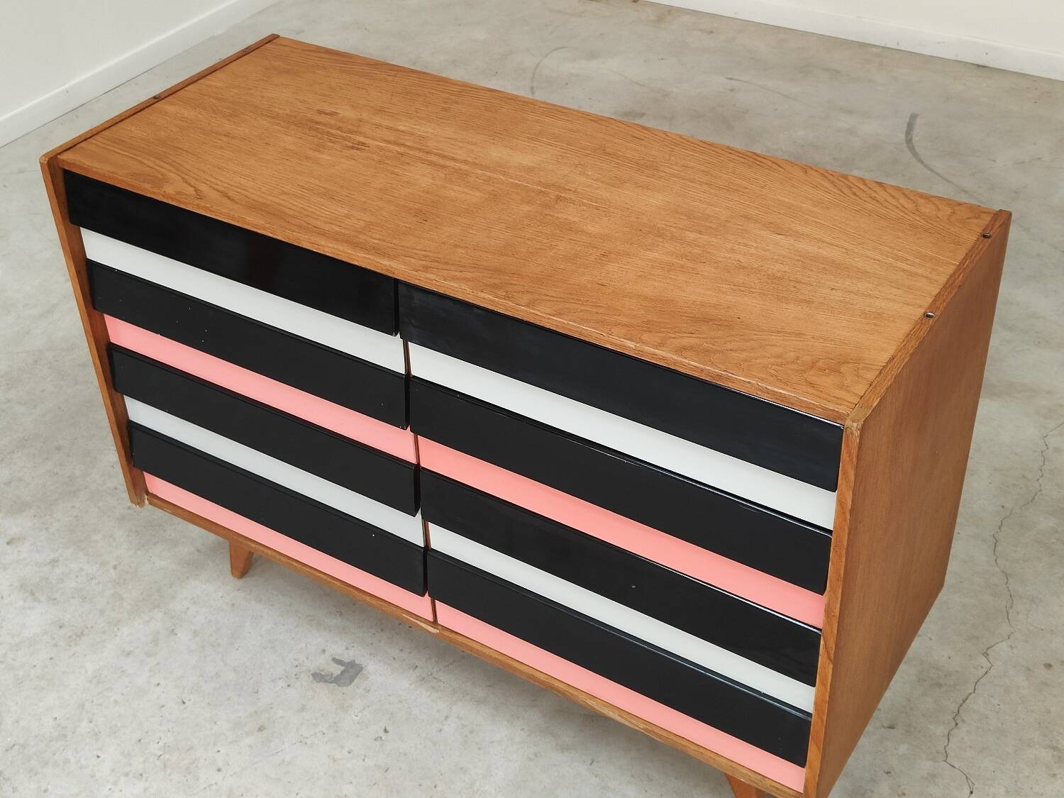 U-453 pink chest of drawers with 8 drawers by Jiri Jiroutek for Interier Praha 1960