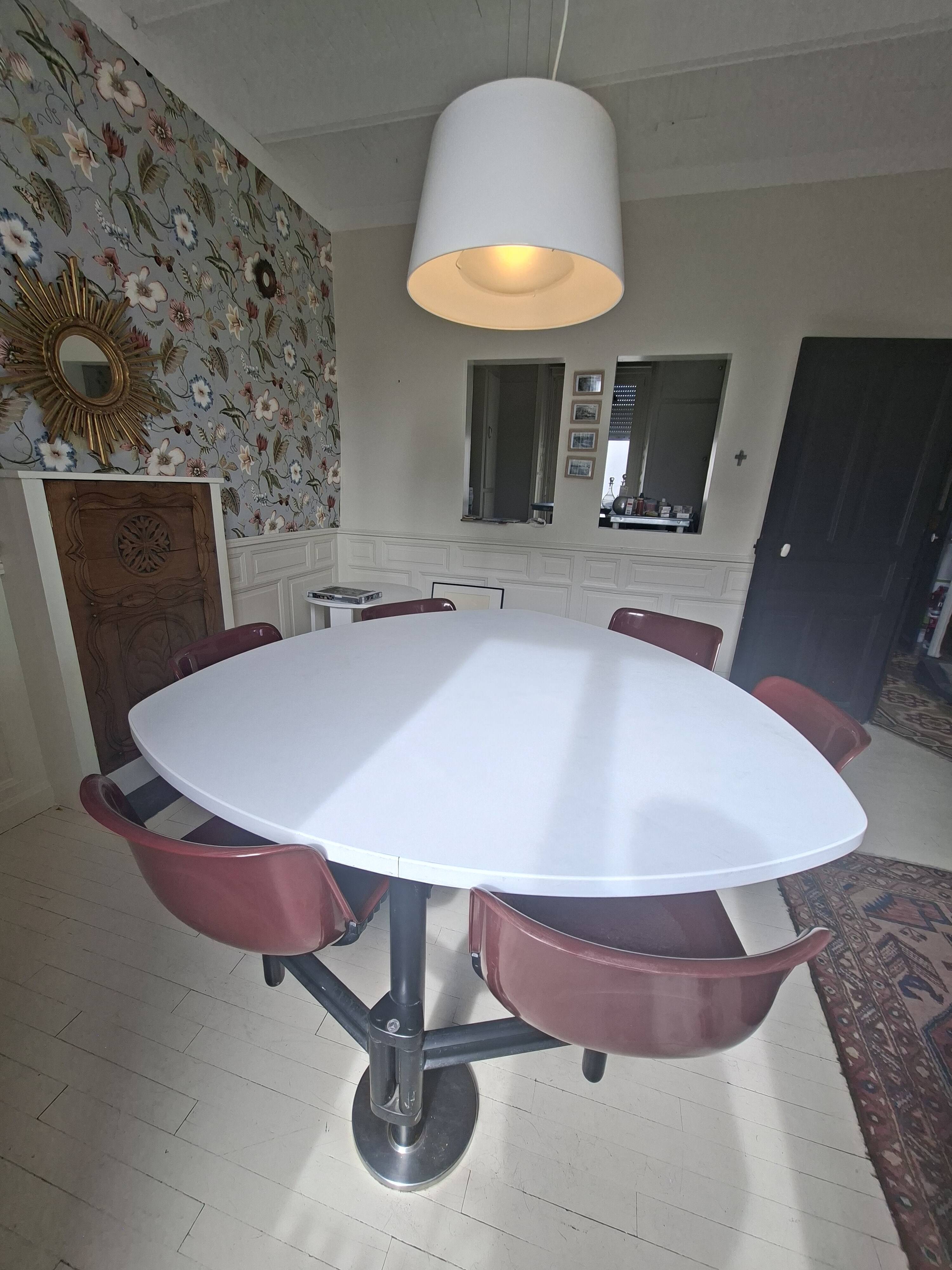 Table Osvaldo Borsani
