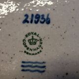 Dish in stoneware with  model 21936, by Jørgen Mogensen and manufactured by Royal Copenhagen
