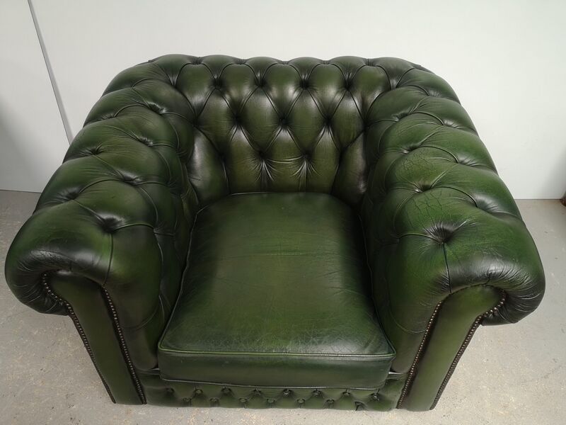 Armchair chesterfield English green leather
