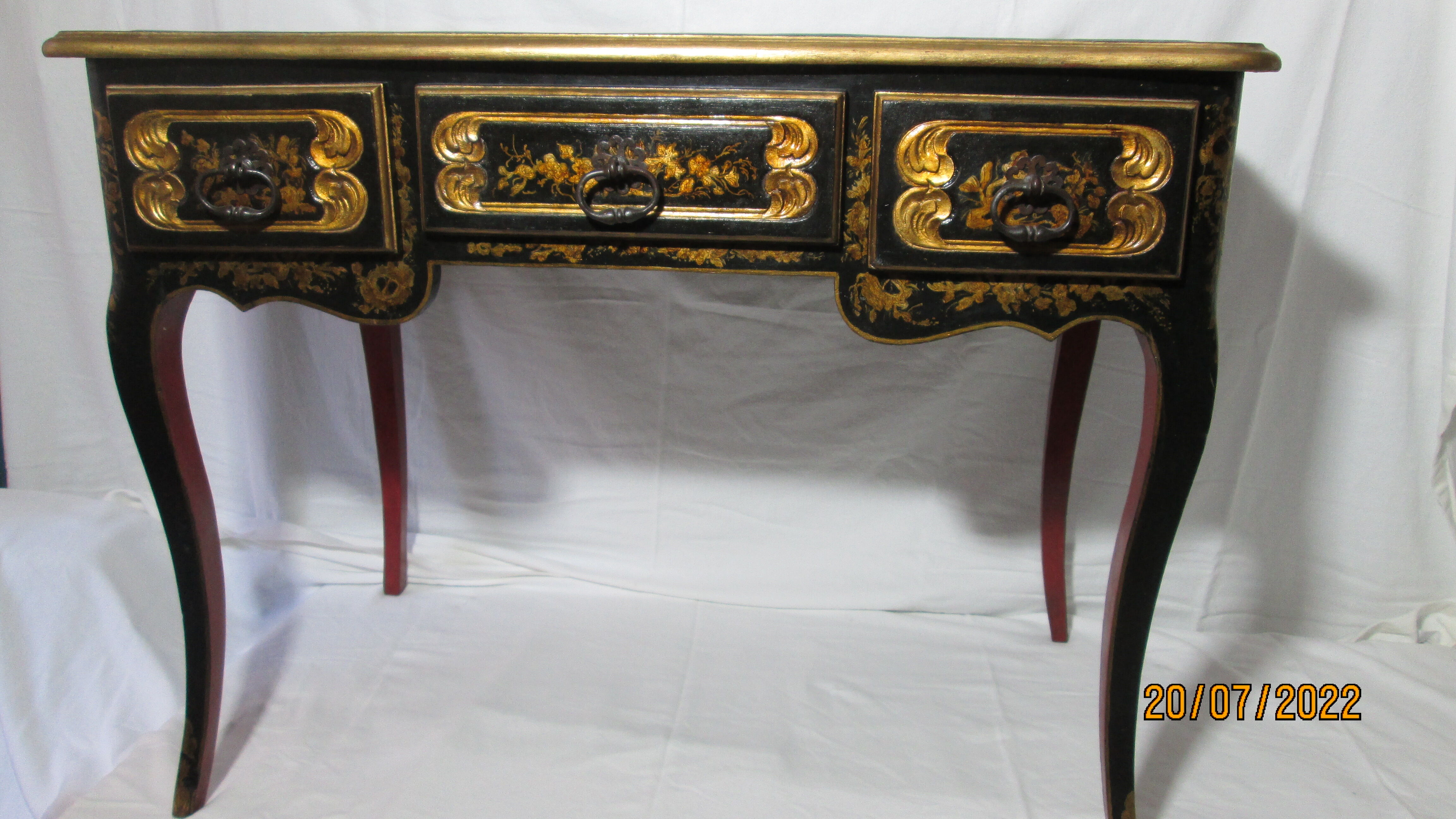 Louis XV style desk with chinoiserie