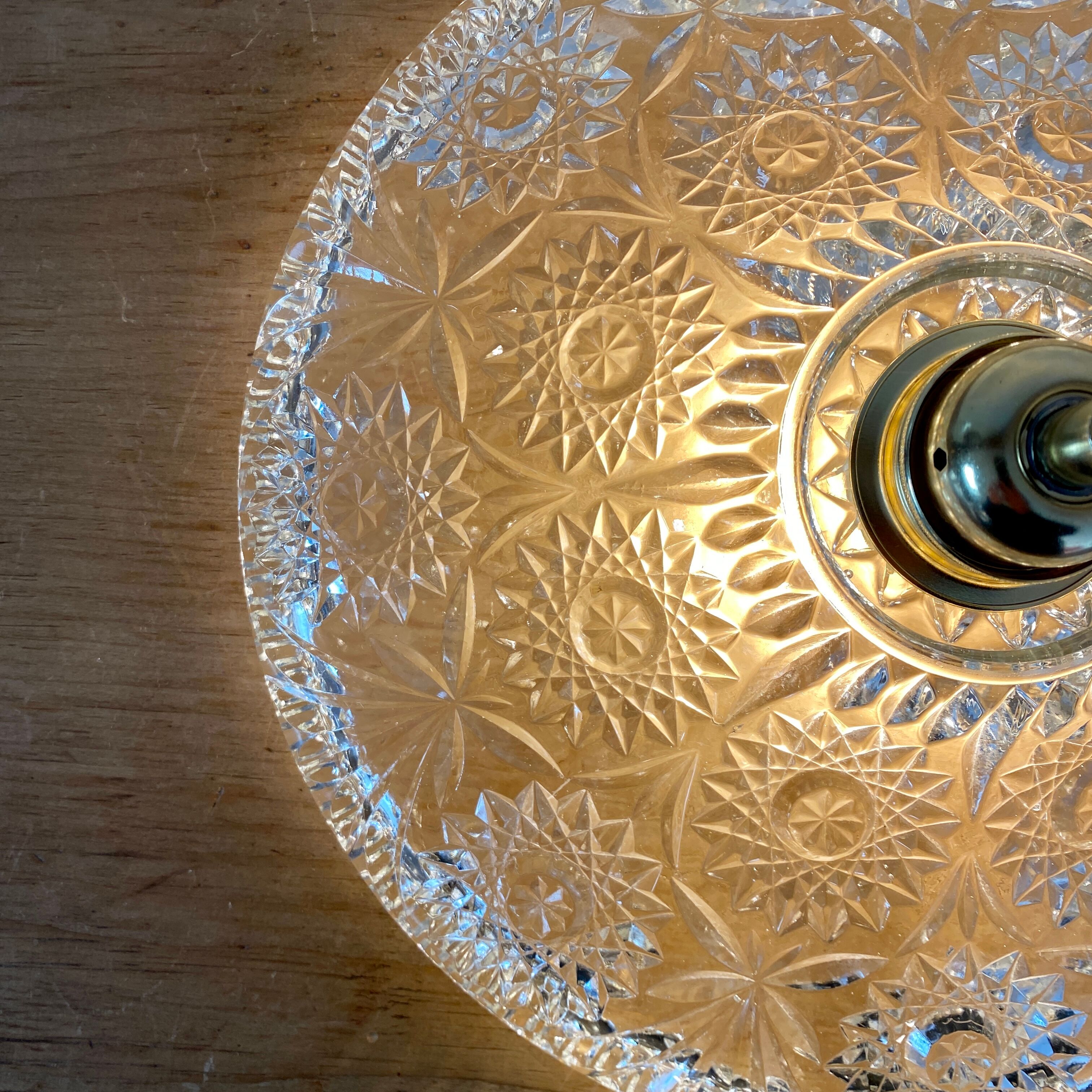Suspension abat-jour vintage en verre ciselé