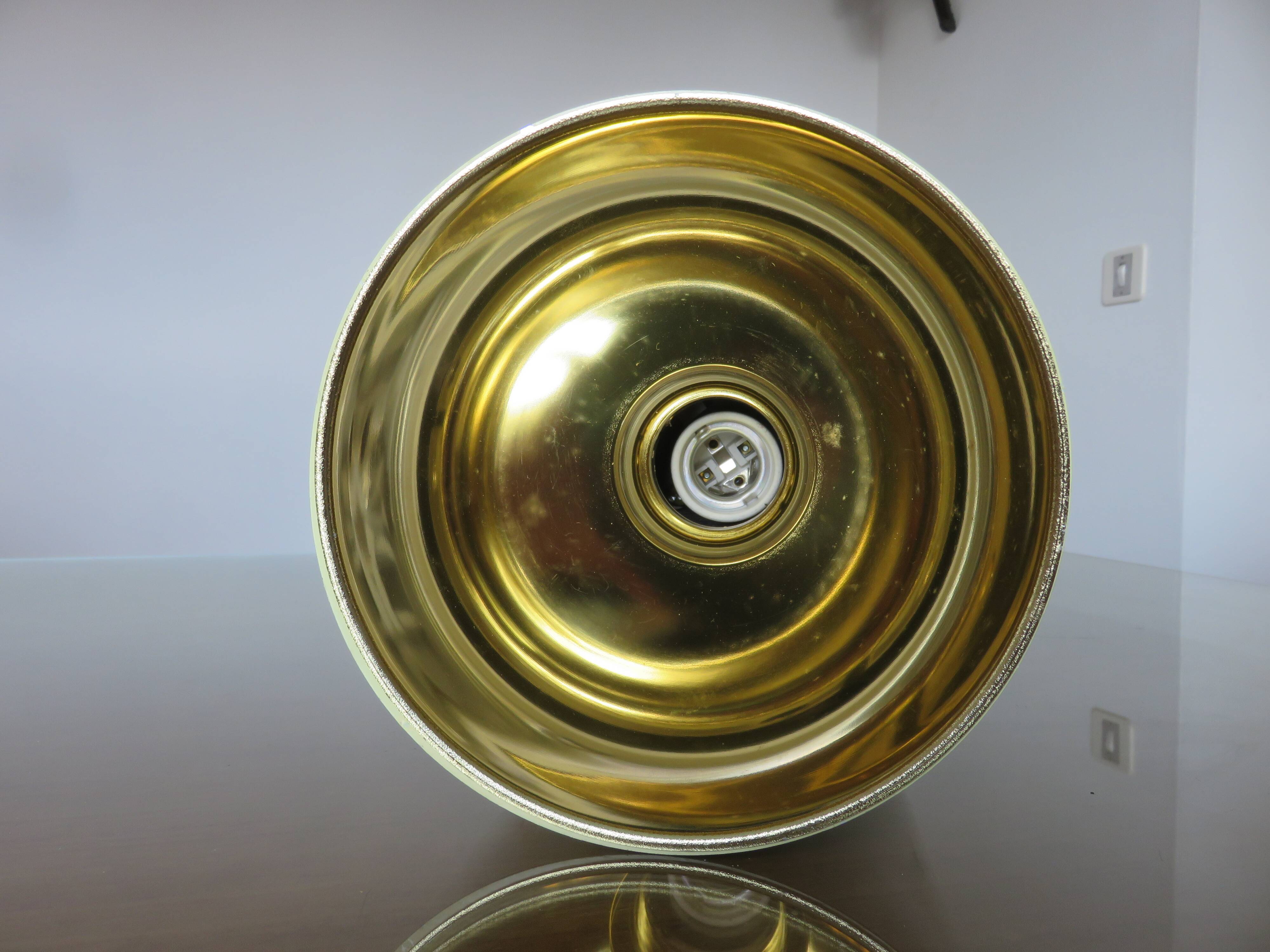 Paire de plafonniers " tuyau " en métal laqué jaune pâle années 80