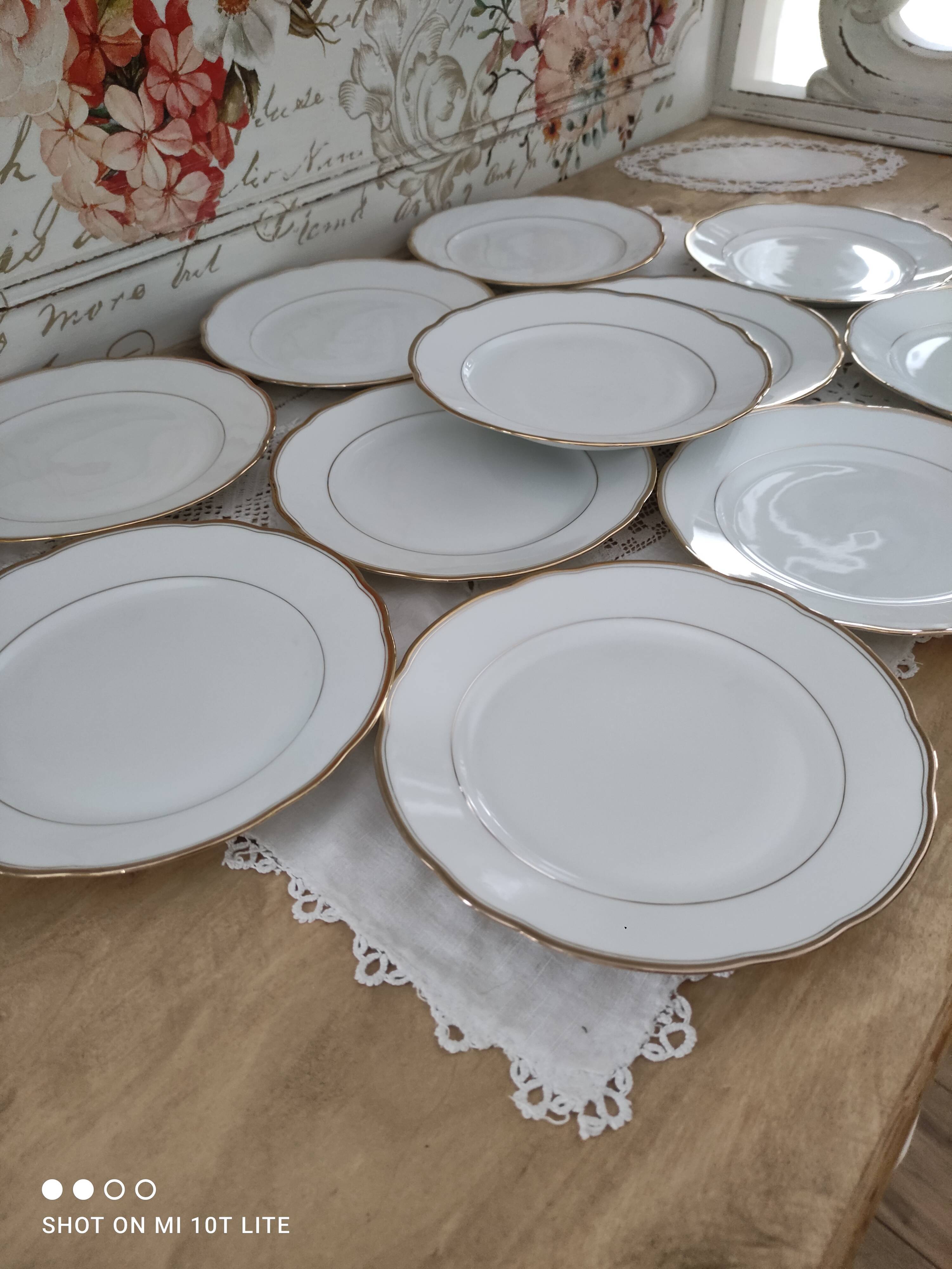 Lot de 11 assiettes à dessert en porcelaine suisse blanche double liseré doré