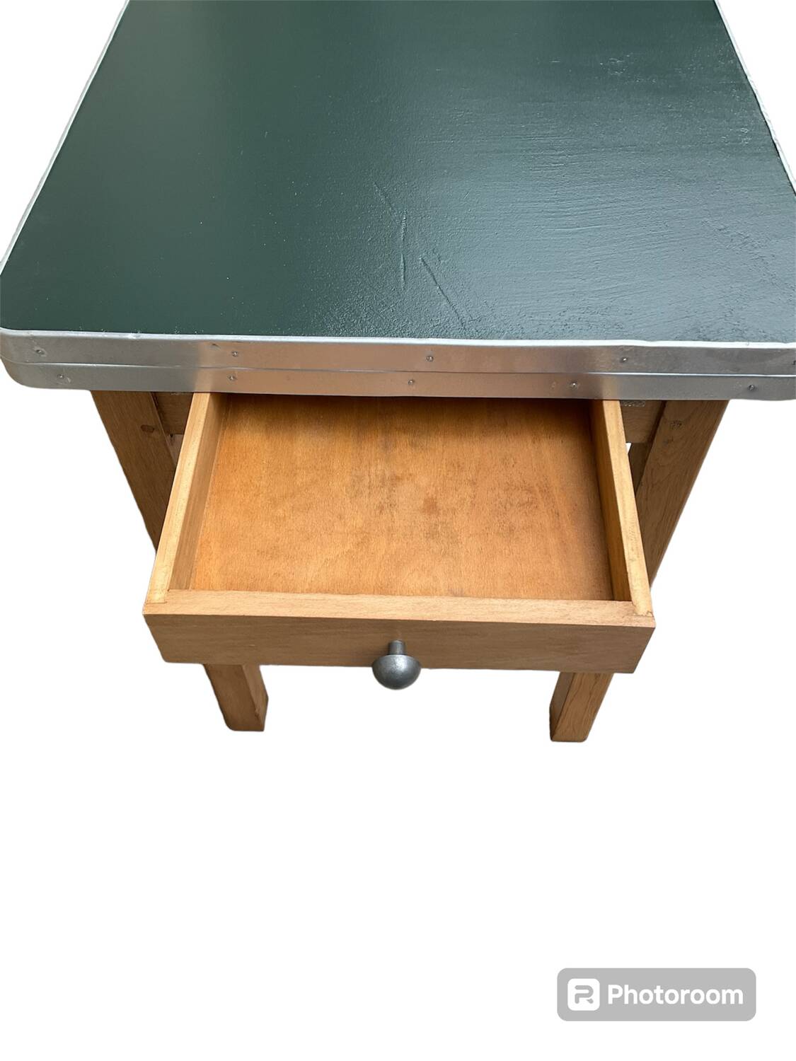 Extendable kitchen table