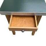 Extendable kitchen table