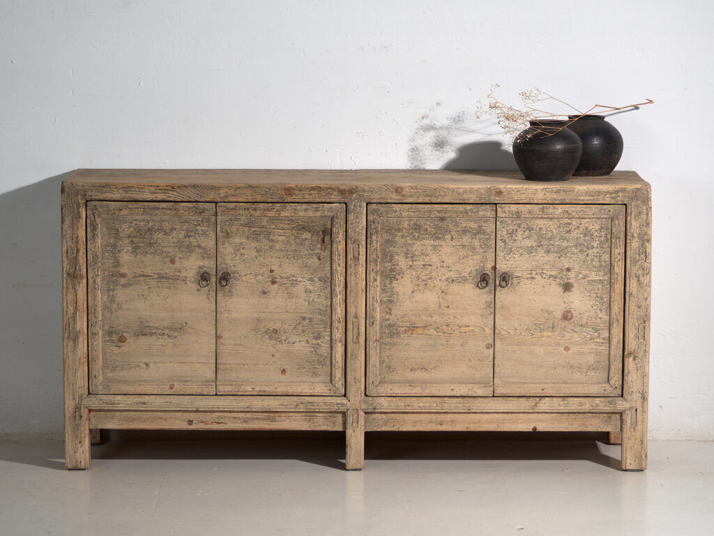 Buffet ancien en bois d’orme – Chine, vers 1950