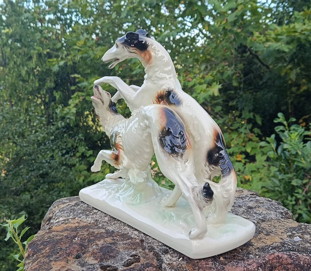 BARZOI FIGURINE CORTENDORF