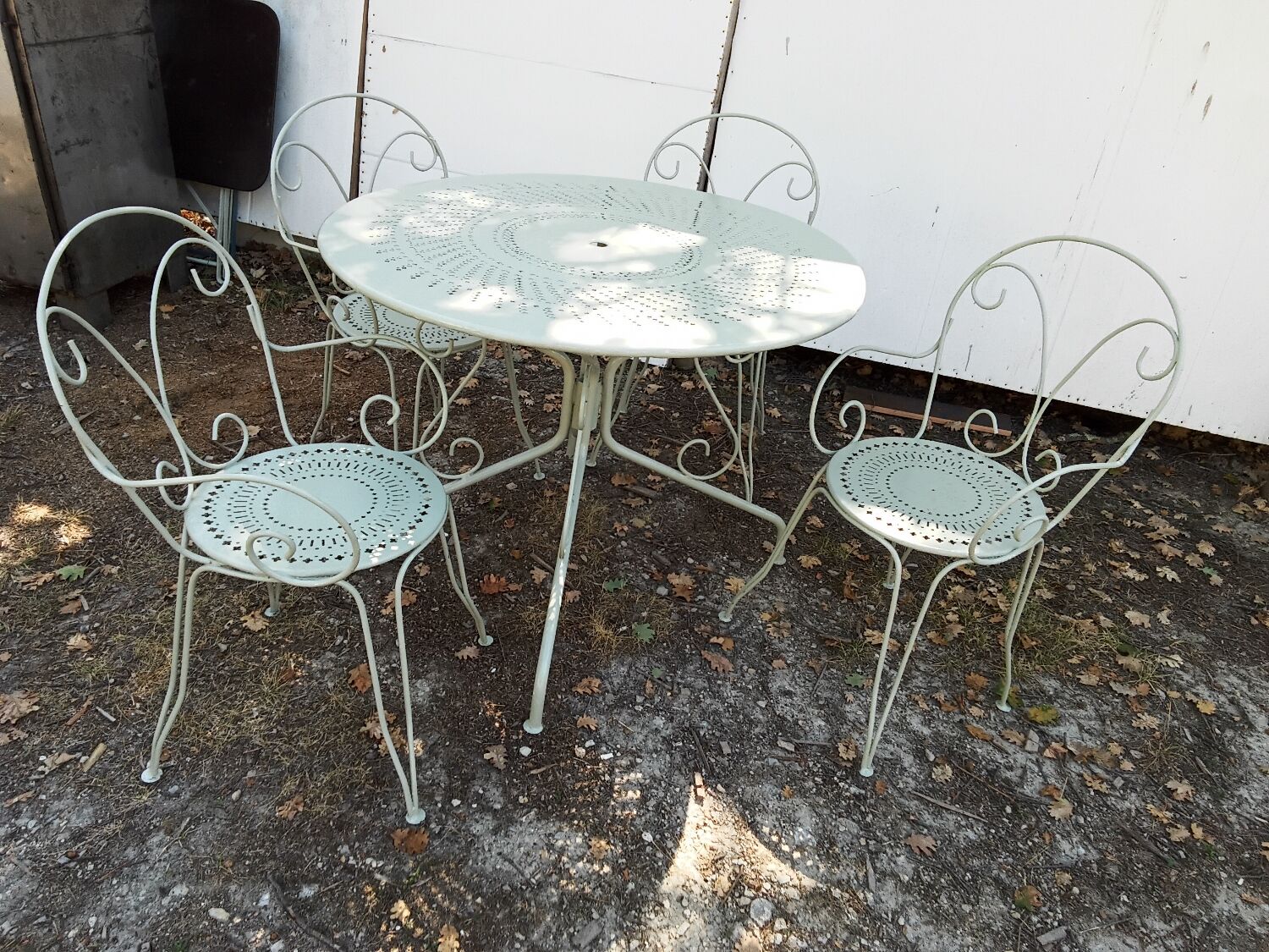 Salon de jardin en fer forgé vert