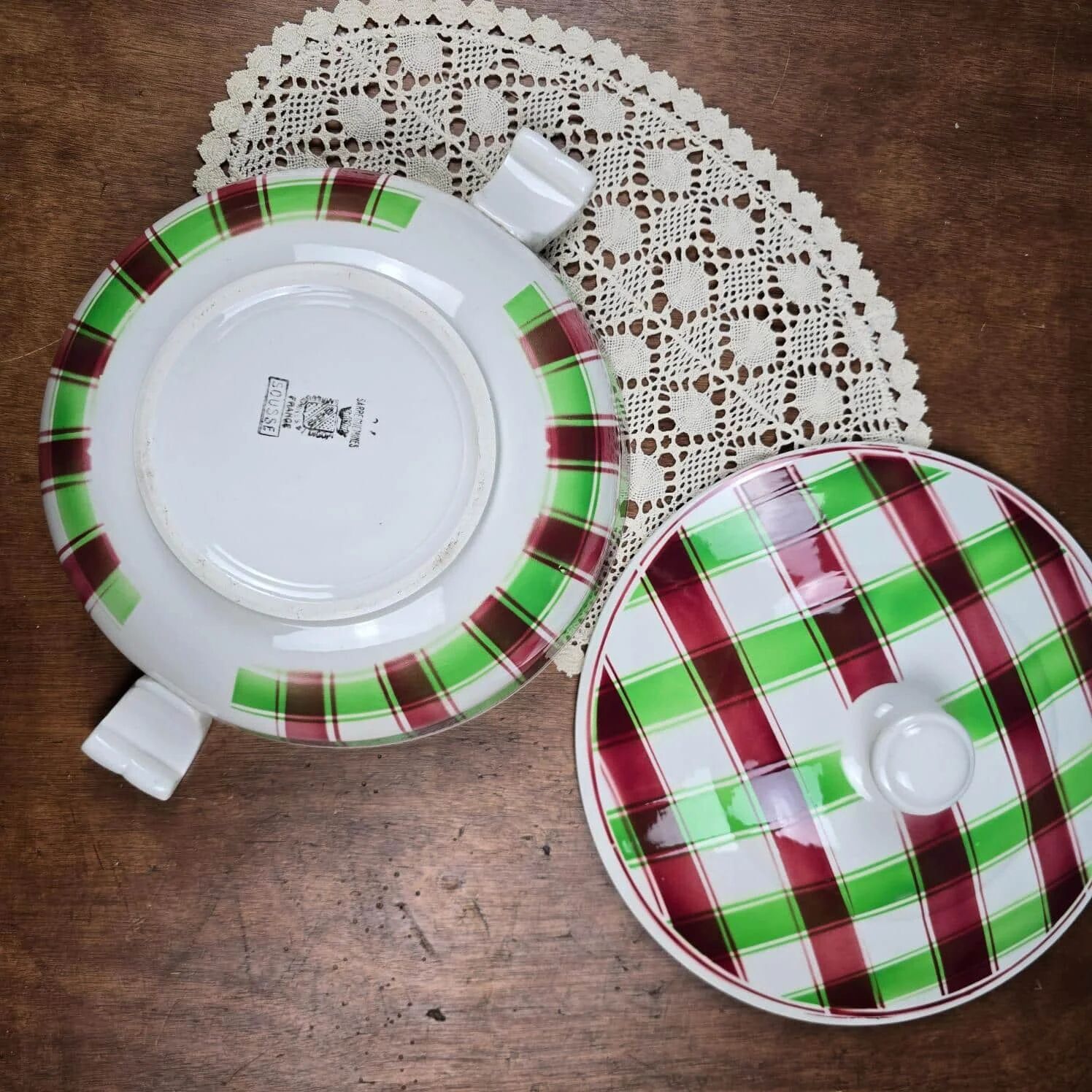 Soup tureen and dish set from Sarreguemines and Digoin, Sousse model, Scottish decoration.