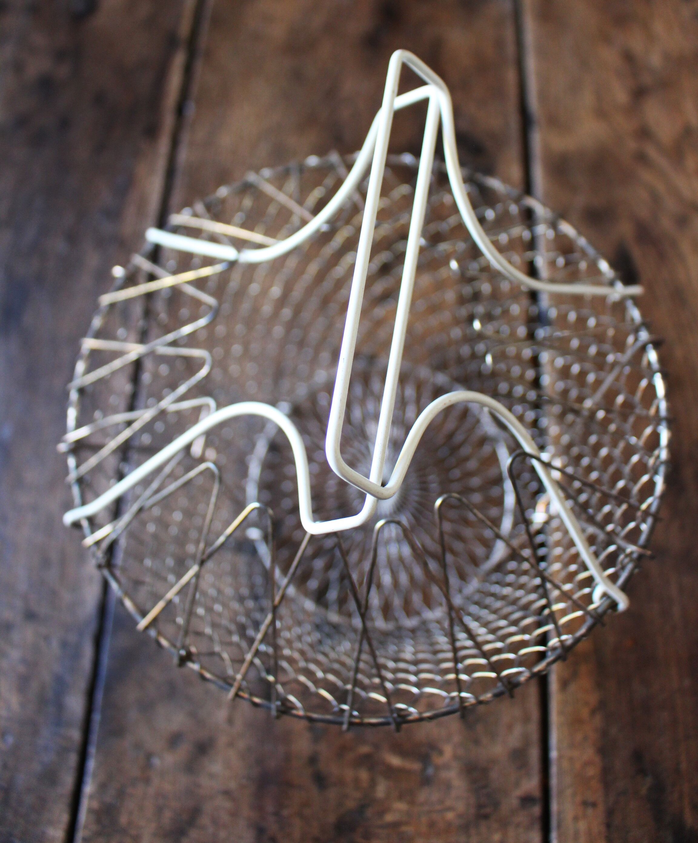 Salad basket foldable star iron thread anses white plastic