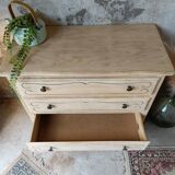 Wooden chest of drawers