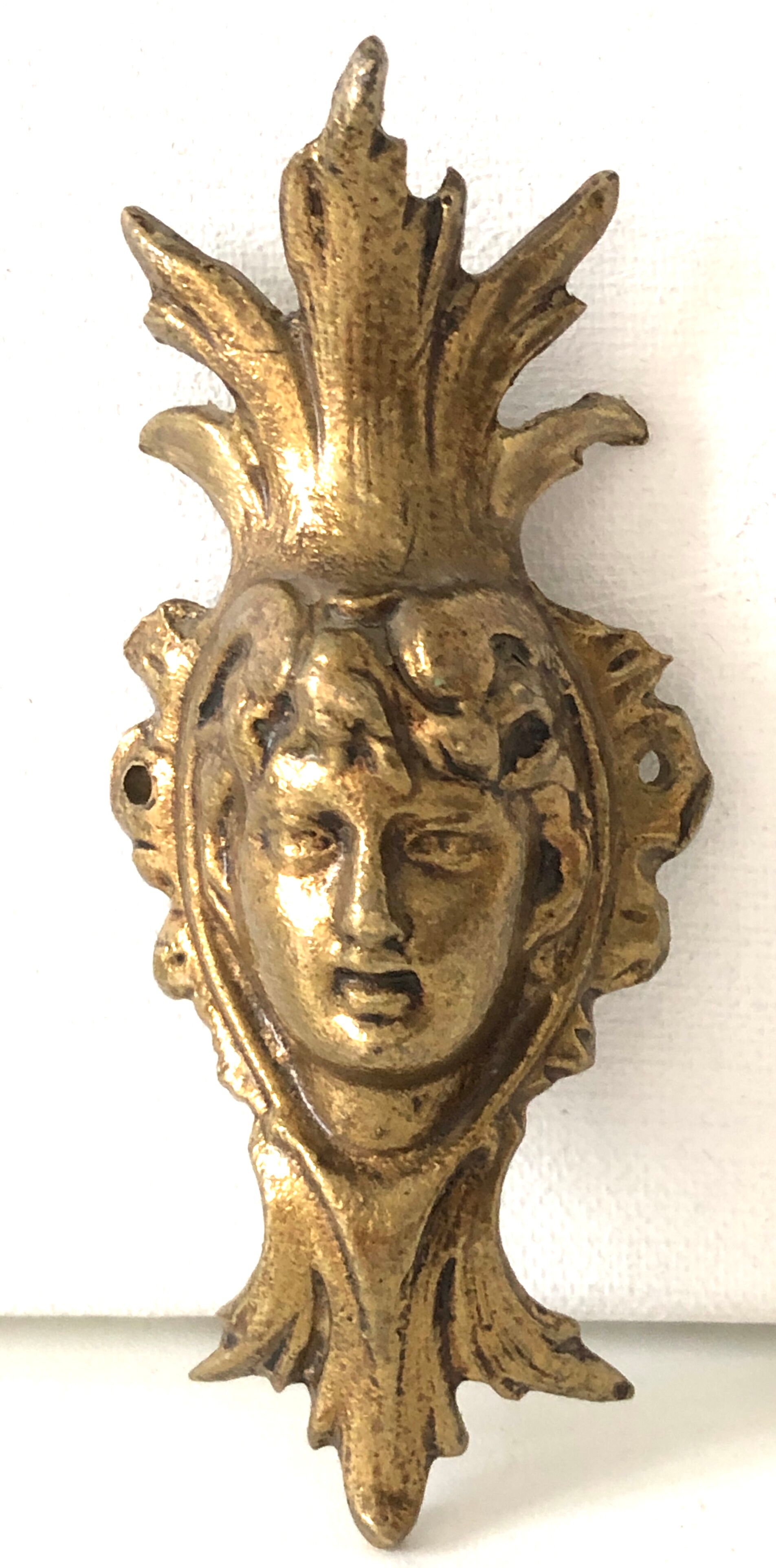 Figurative decoration in metal