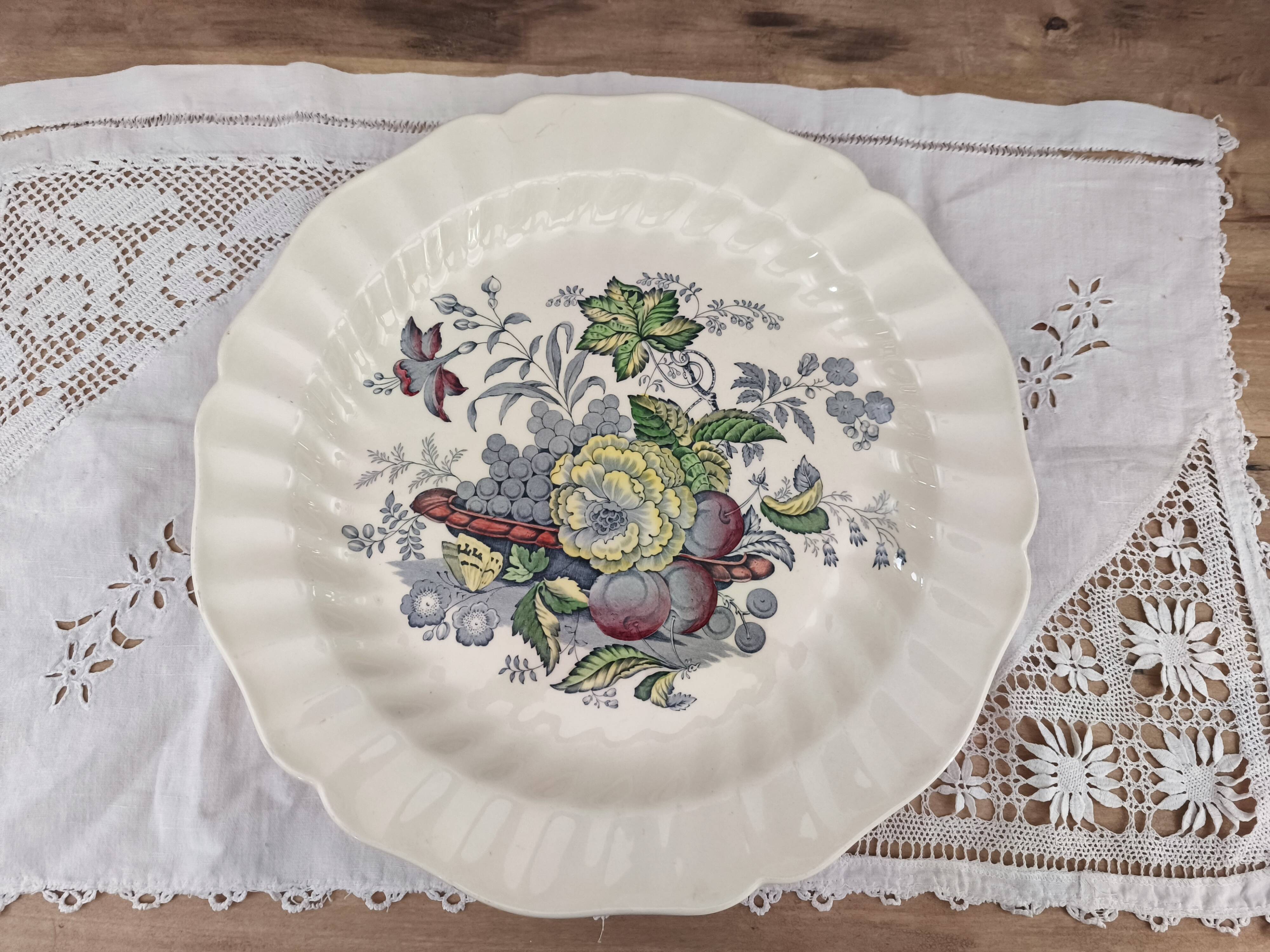 Grand plat rond Royal Doulton modèle The Kirkwood