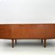Buffet vintage par McIntosh, design de T. Robertson des années 1960.