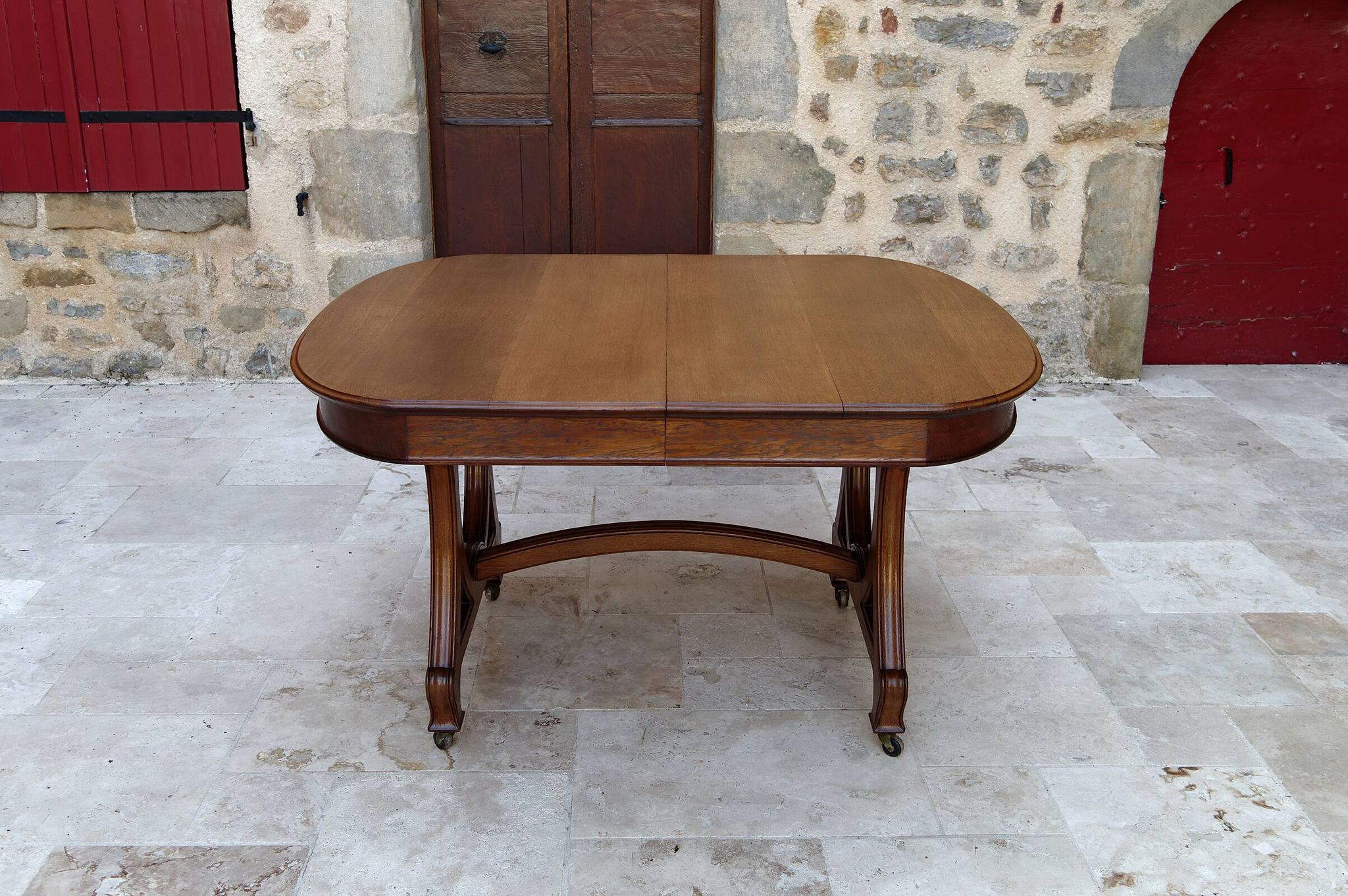 Dining room table by Maison Krieger, Art Nouveau, circa 1900, in solid oak