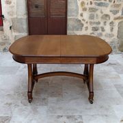 Dining room table by Maison Krieger, Art Nouveau, circa 1900, in solid oak