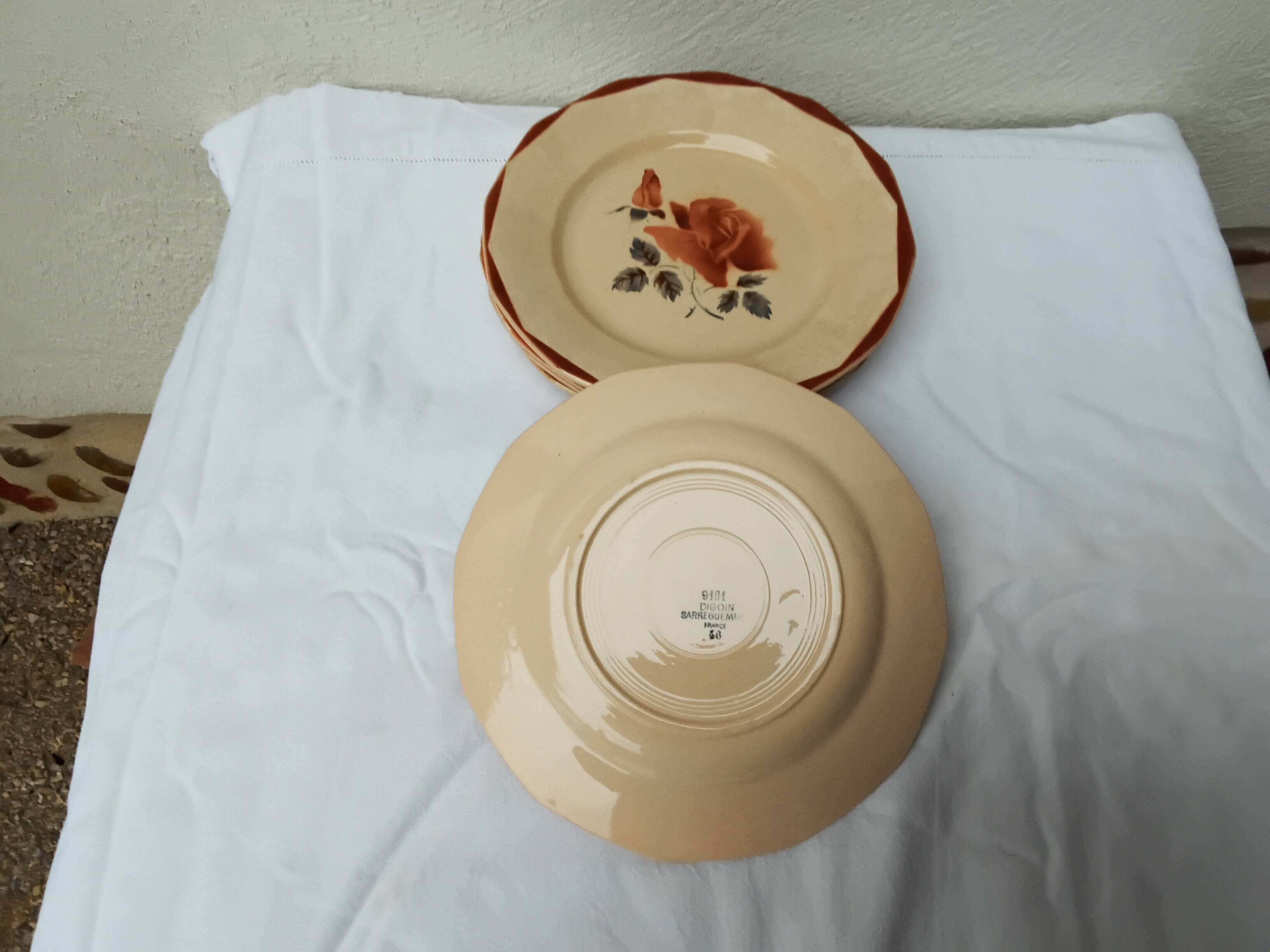 Set of six Digoin Sarreguemine dinner plates