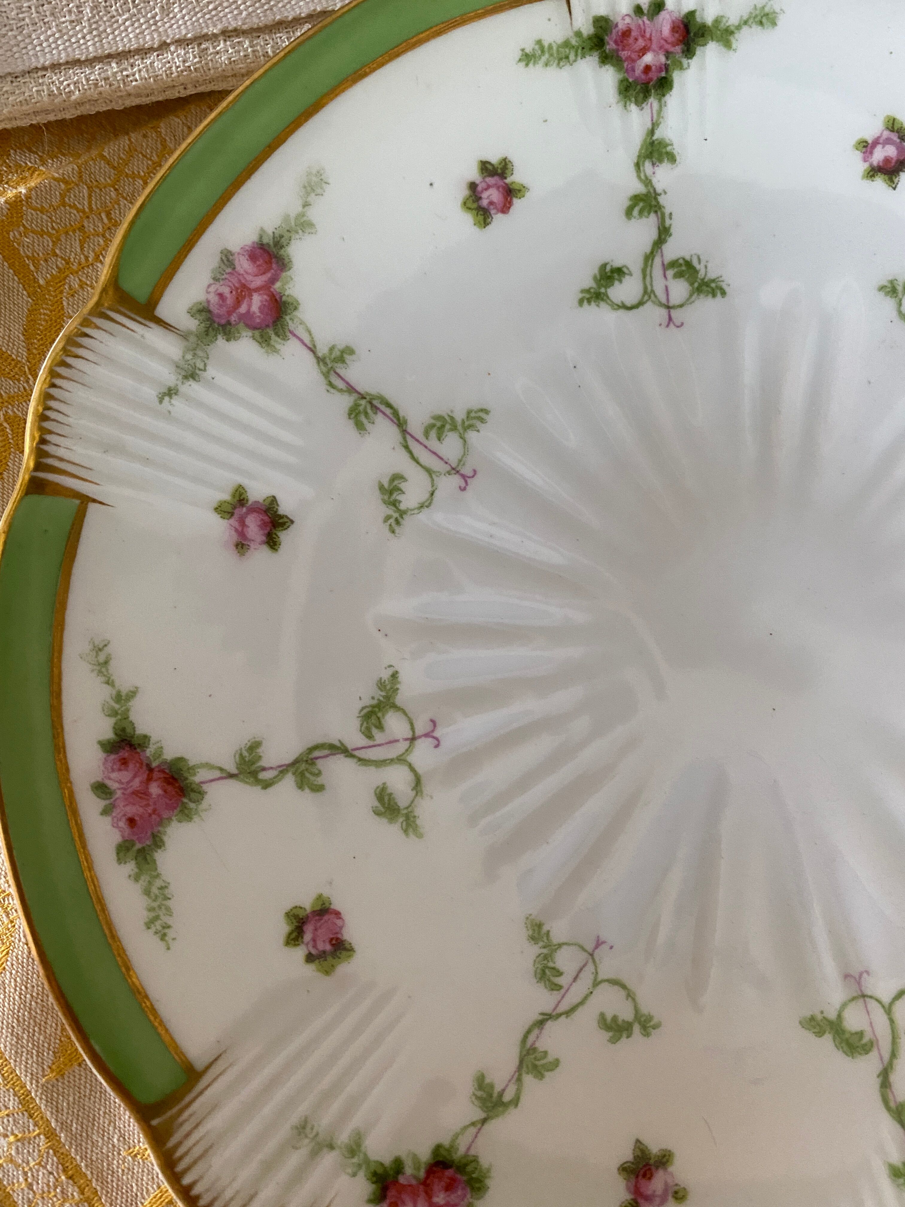 English porcelain cake dish