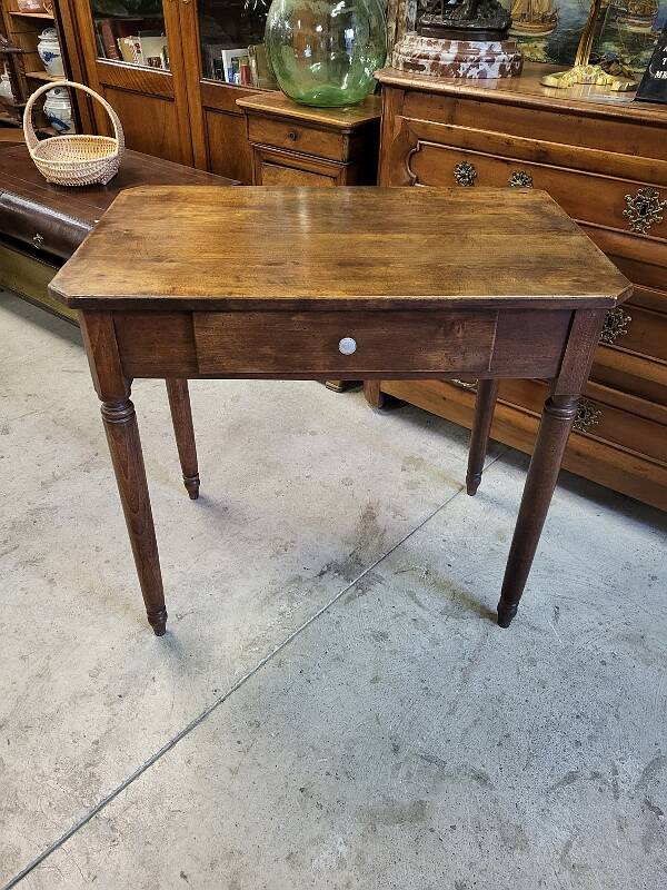petit bureau table en noyer avec un tiroir de chaque cote du xix ème siecle