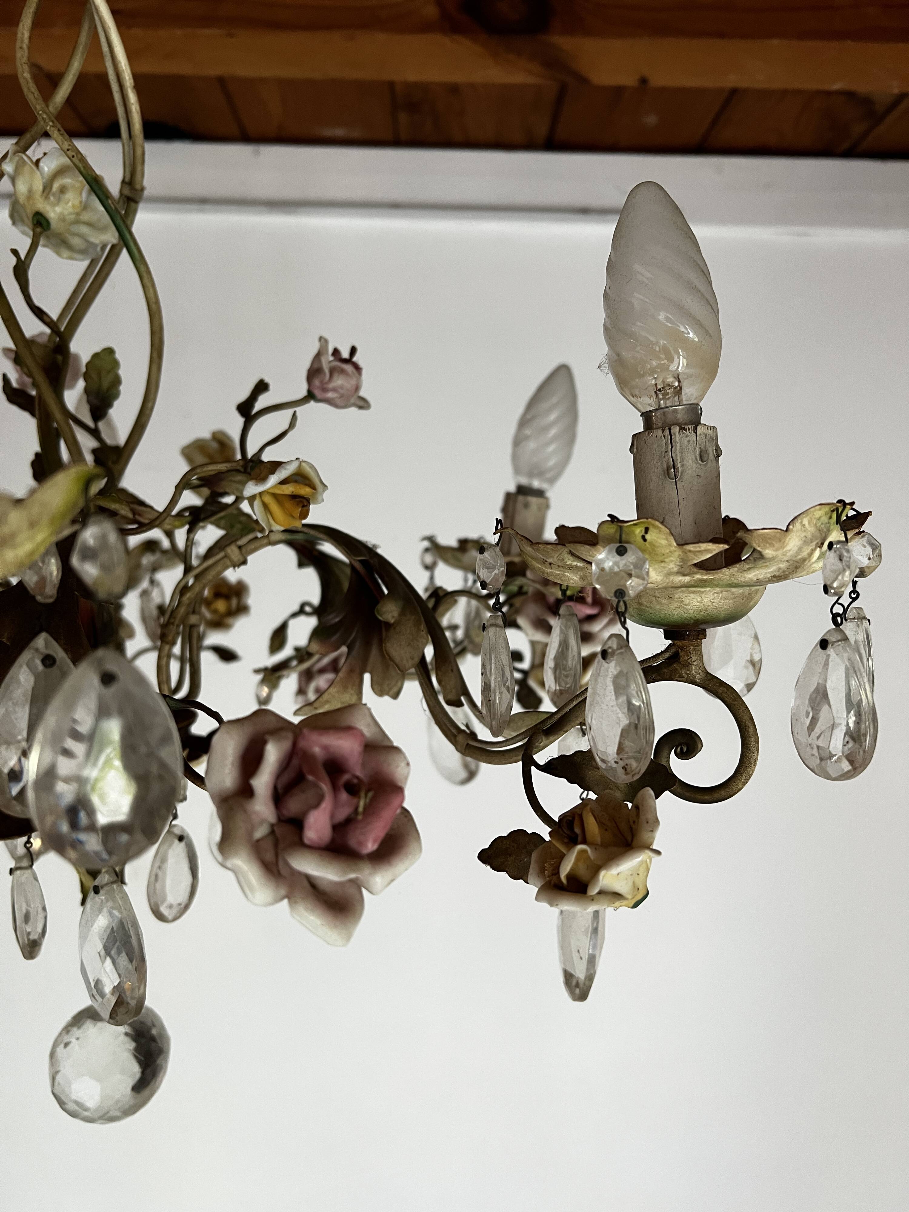 Chandelier with a floral porcelain decoration and pendants