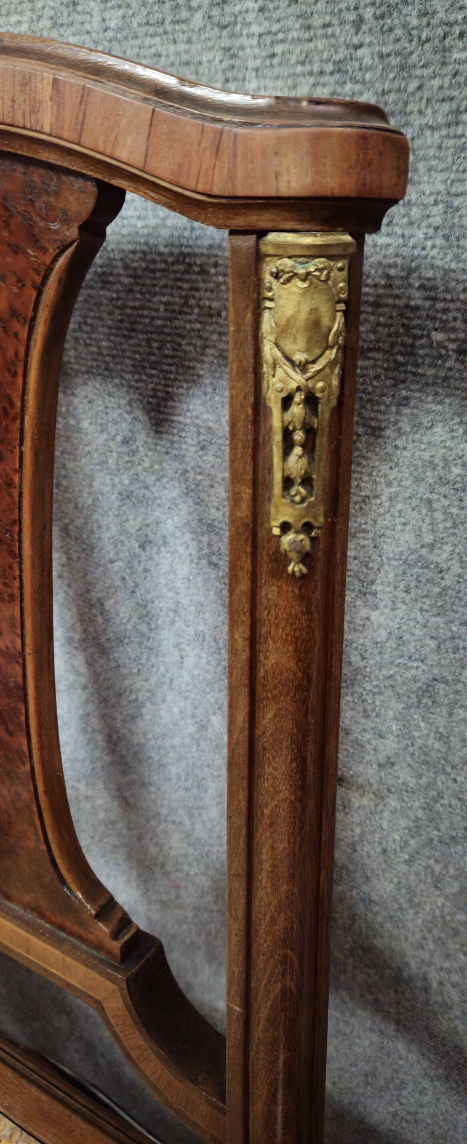 Paire de chaises anciennes en acajou avec cannage – Style Louis XVI