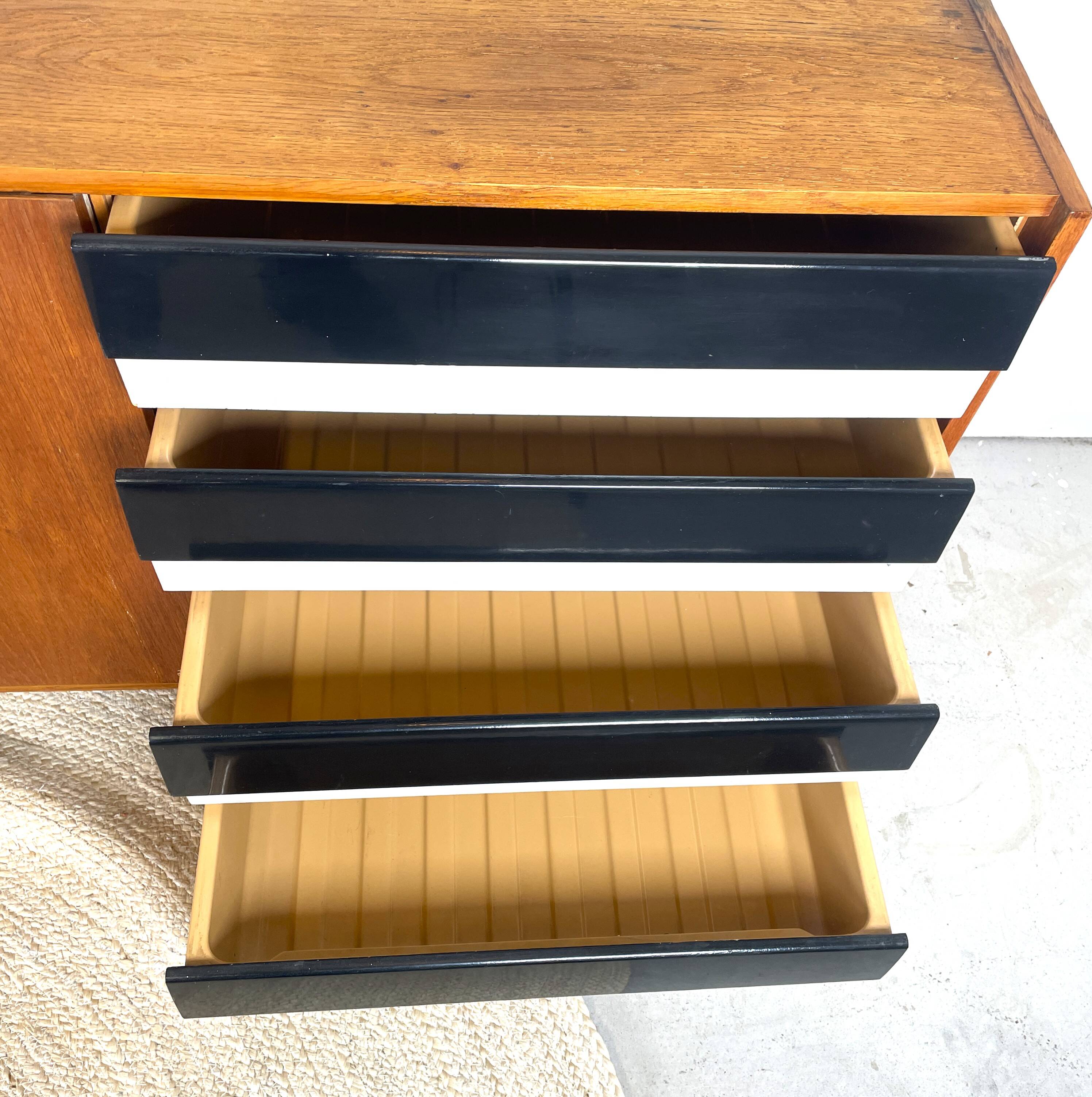 U460 sideboard with black/white drawers, Jiří Jiroutek