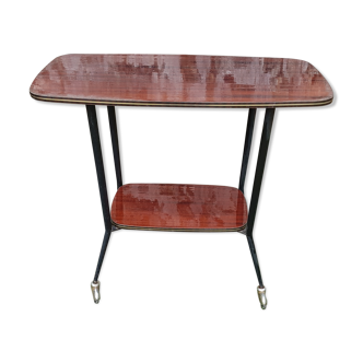 Serving table in formica