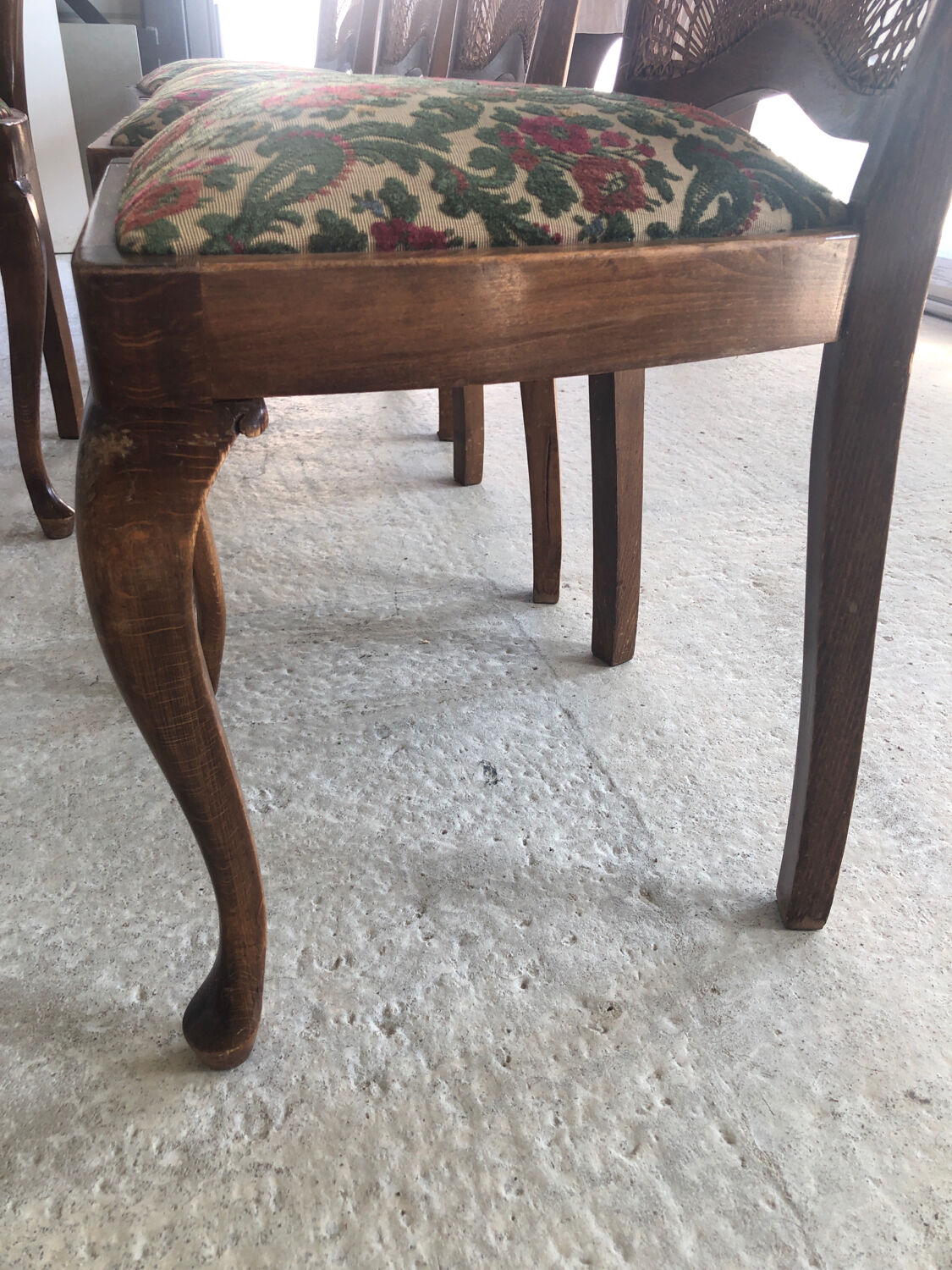 Table ronde avec rallonges et 4 chaises dossier cannage Vintage