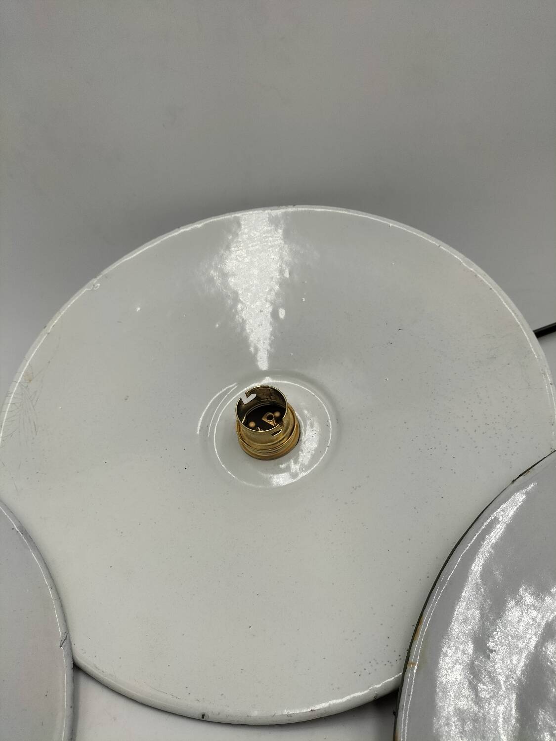 Enamelled sheet metal suspensions