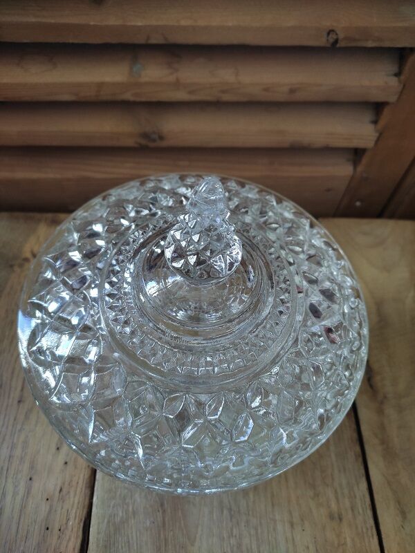 Candy sugar in molded glass diamond tips