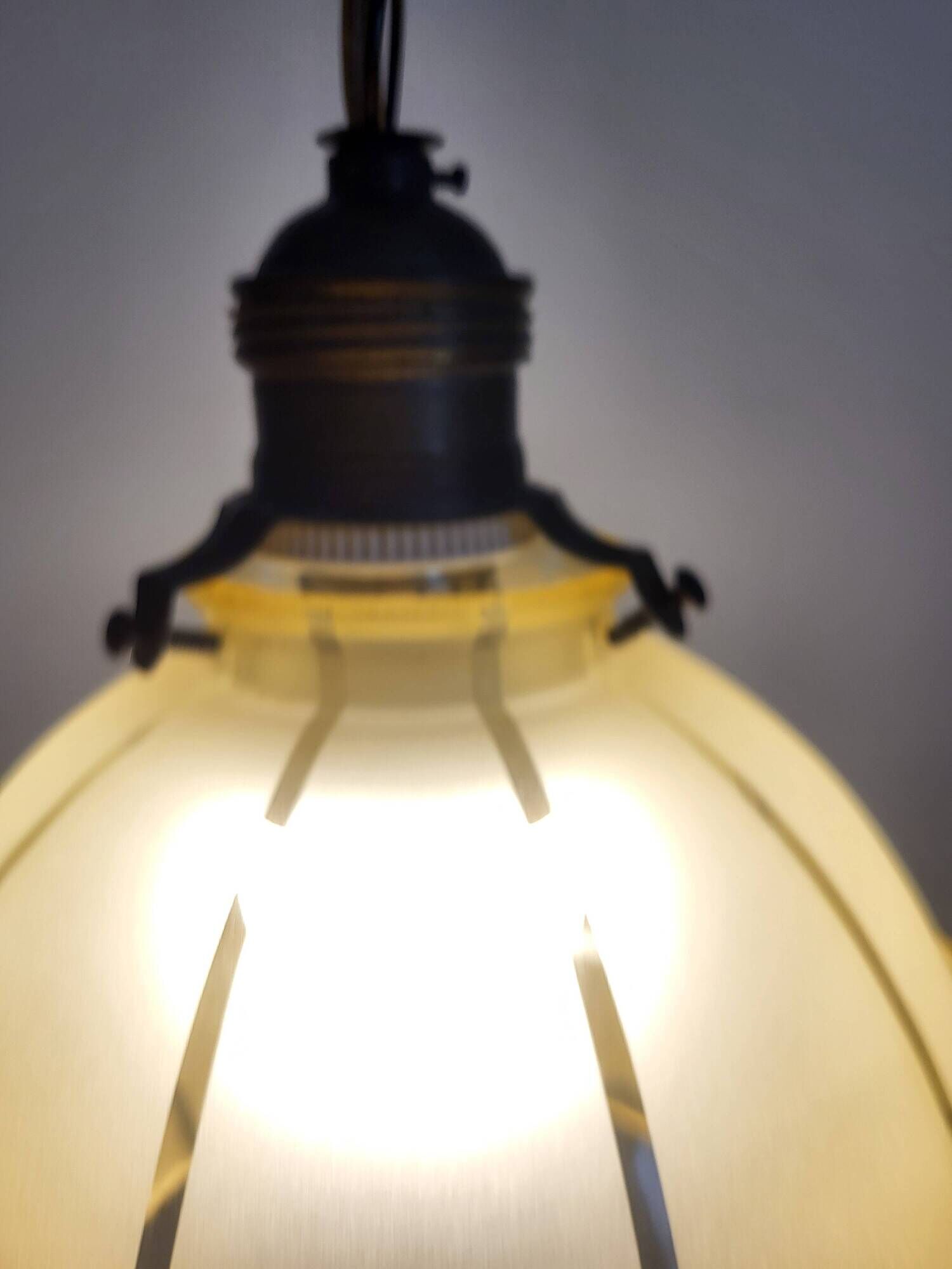 Lampe à main art déco en glaçure d’uranium; symmetrisch gelijnd, Belgique