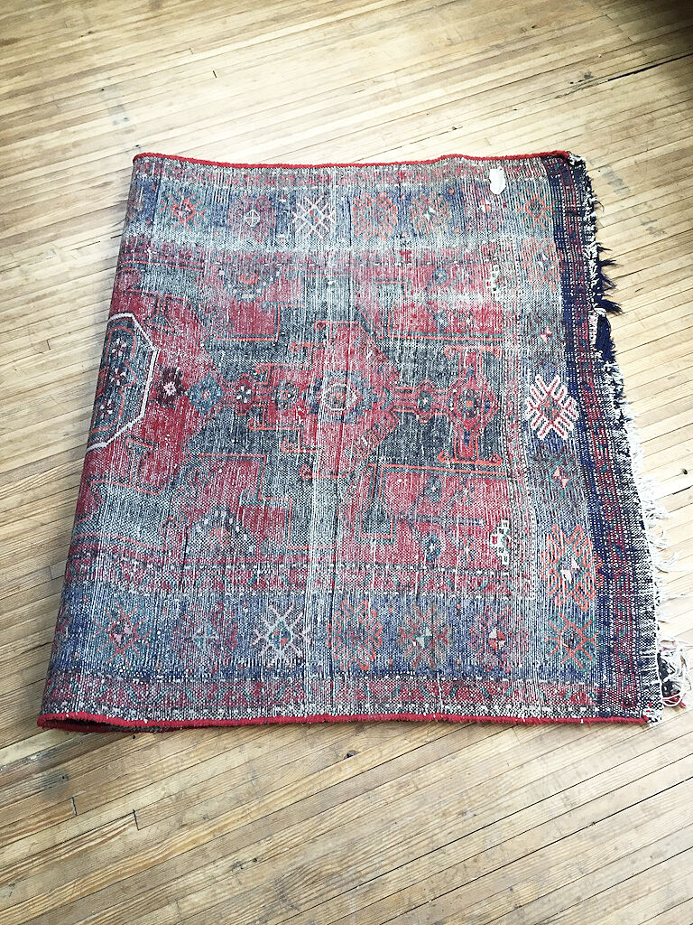 Hand knotted Persian rug - 210x126cm