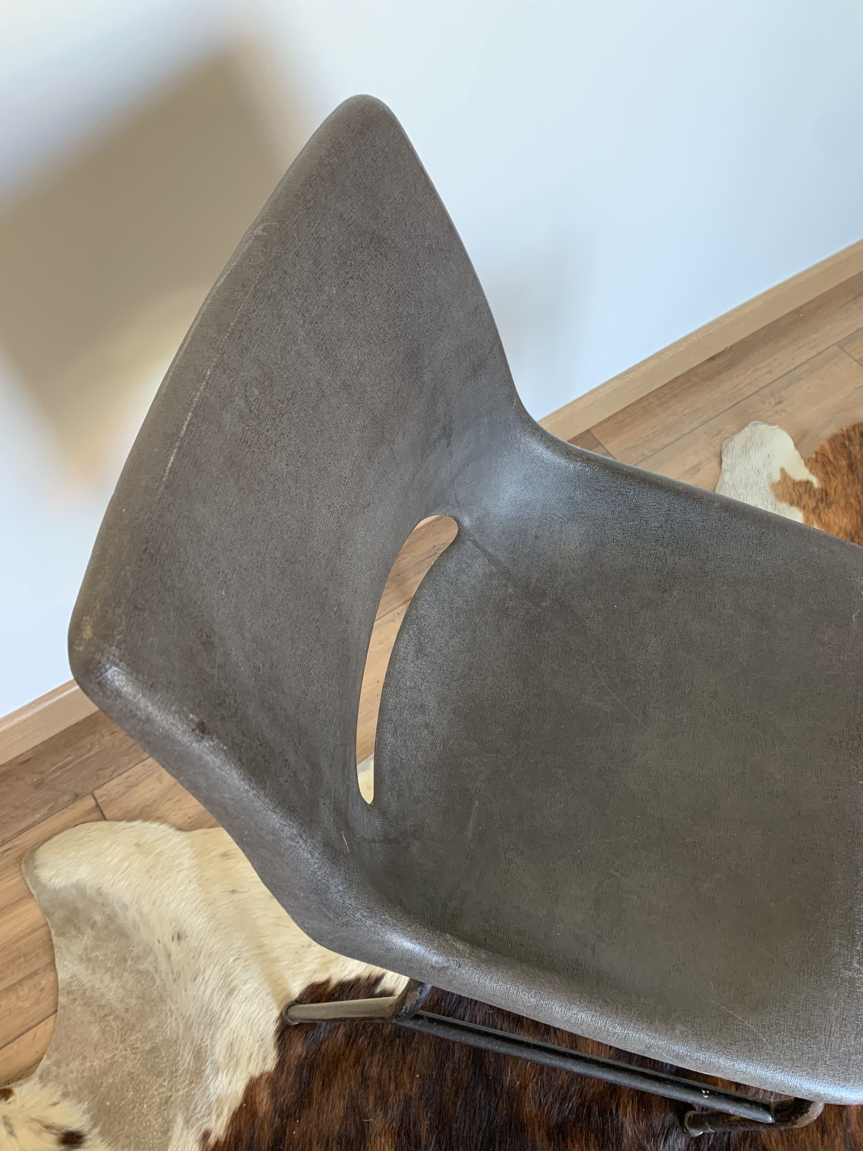 Chaise coque plastique marque Sitting