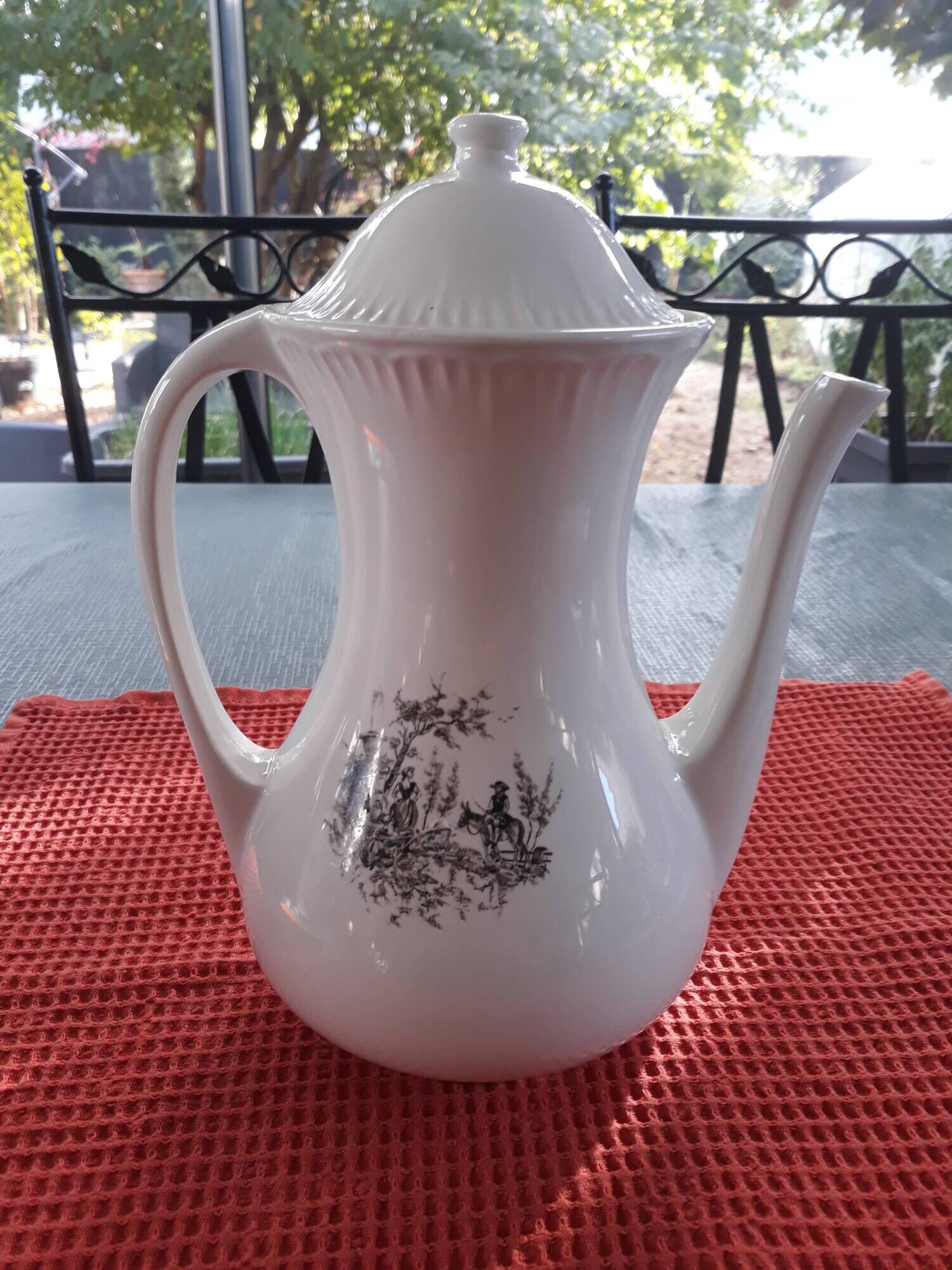 Digoin Sarreguemines coffee pot with a toile de Jouy pattern.