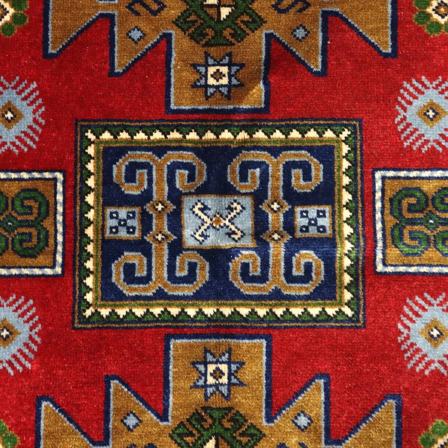Ancient Shirwan carpet in cotton and wool, Russia, 84 x 59 in.