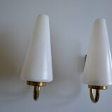 Paire de lampes en applique murale 1960 opaline et laiton