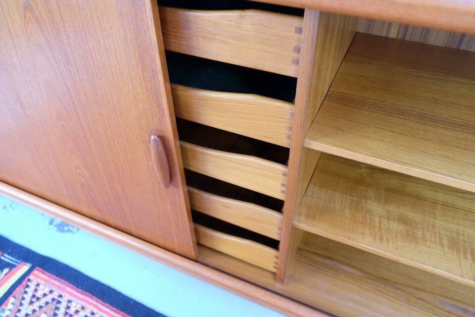 Mid-Century Dyrlund teak sideboard, dating from the 1960s/70s, with a retro vintage design.