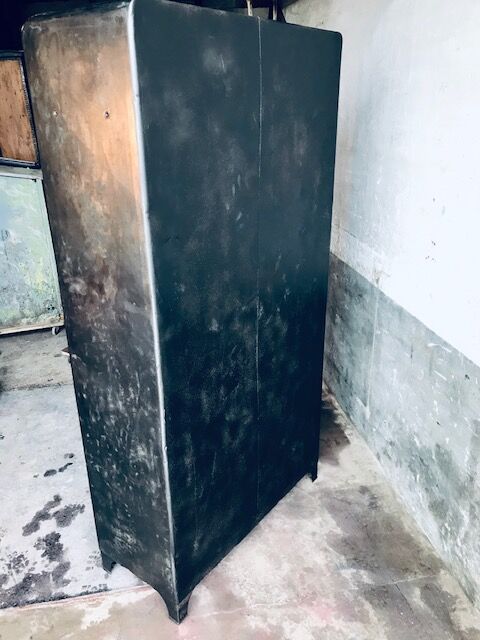 Fuchsia interior workshop cabinet