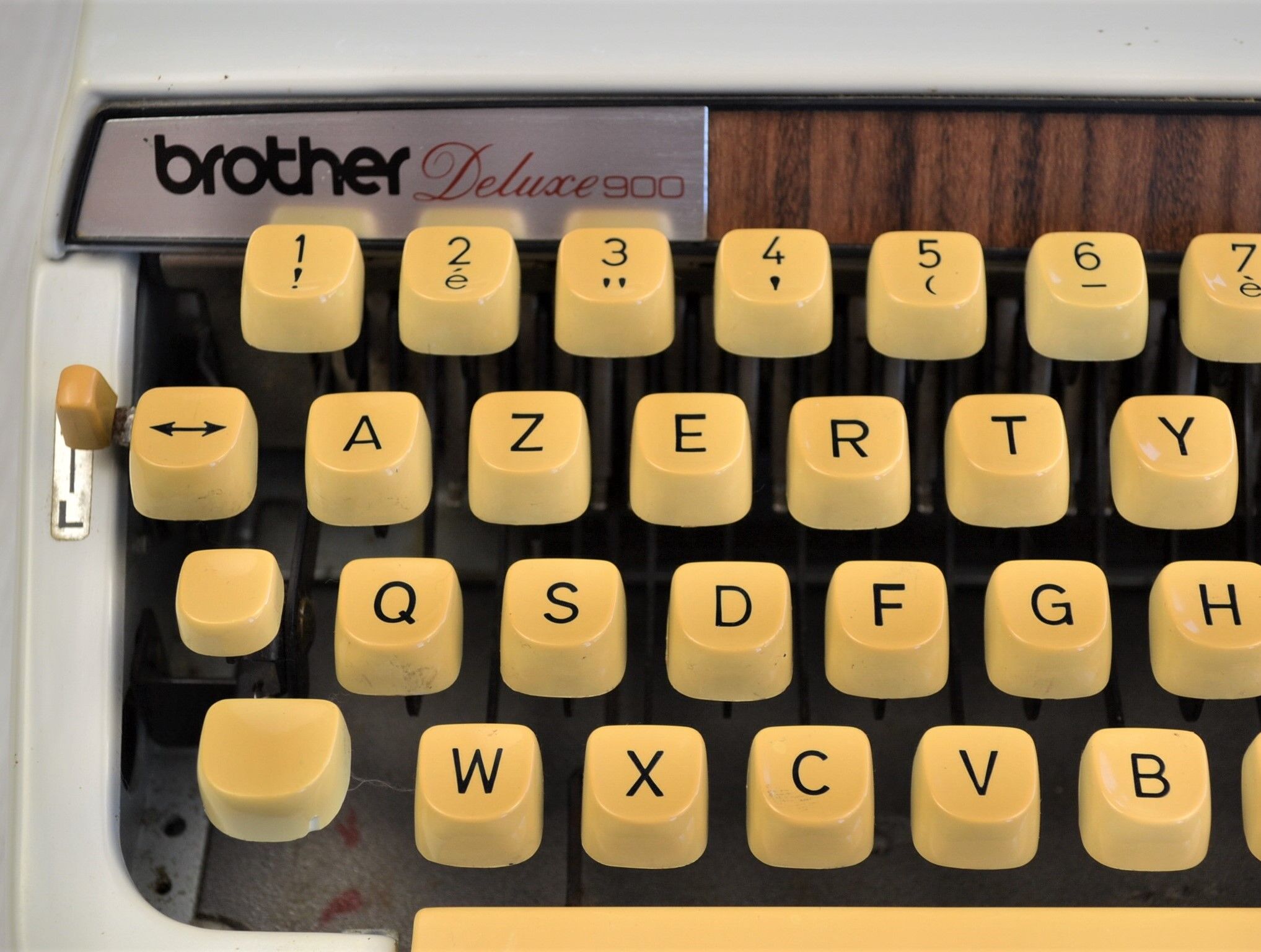Brother Deluxe 900 typewriter - vintage 60 (new ribbon)