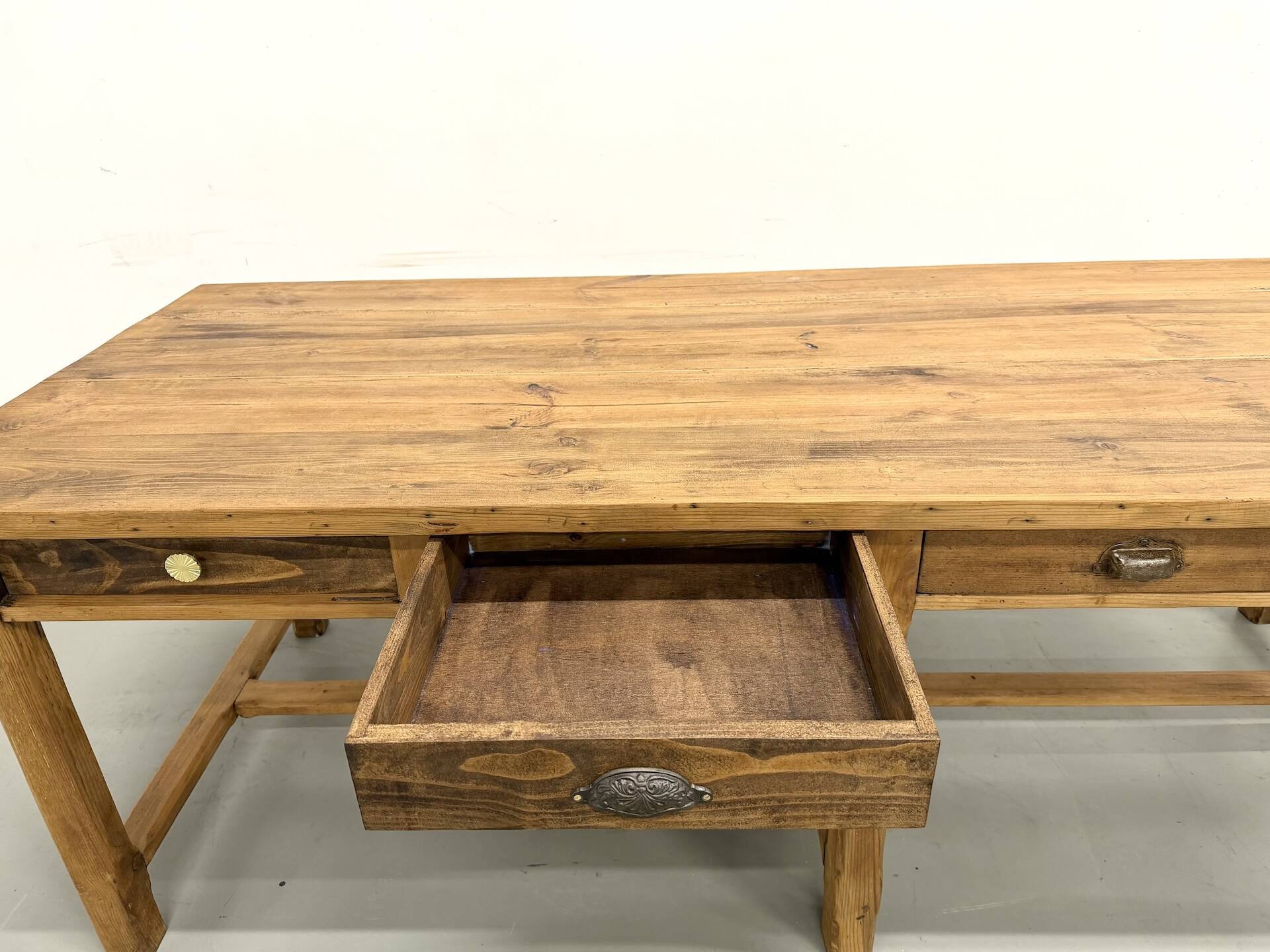 Table de Ferme "Meuble de Métier" en Pin – 8 Tiroirs (L221 cm)