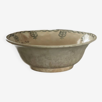 Old iron earth salad bowl