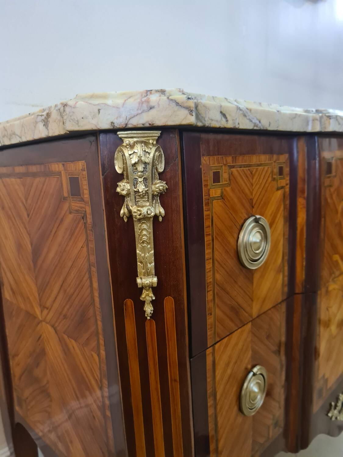 Transition period chest of drawers