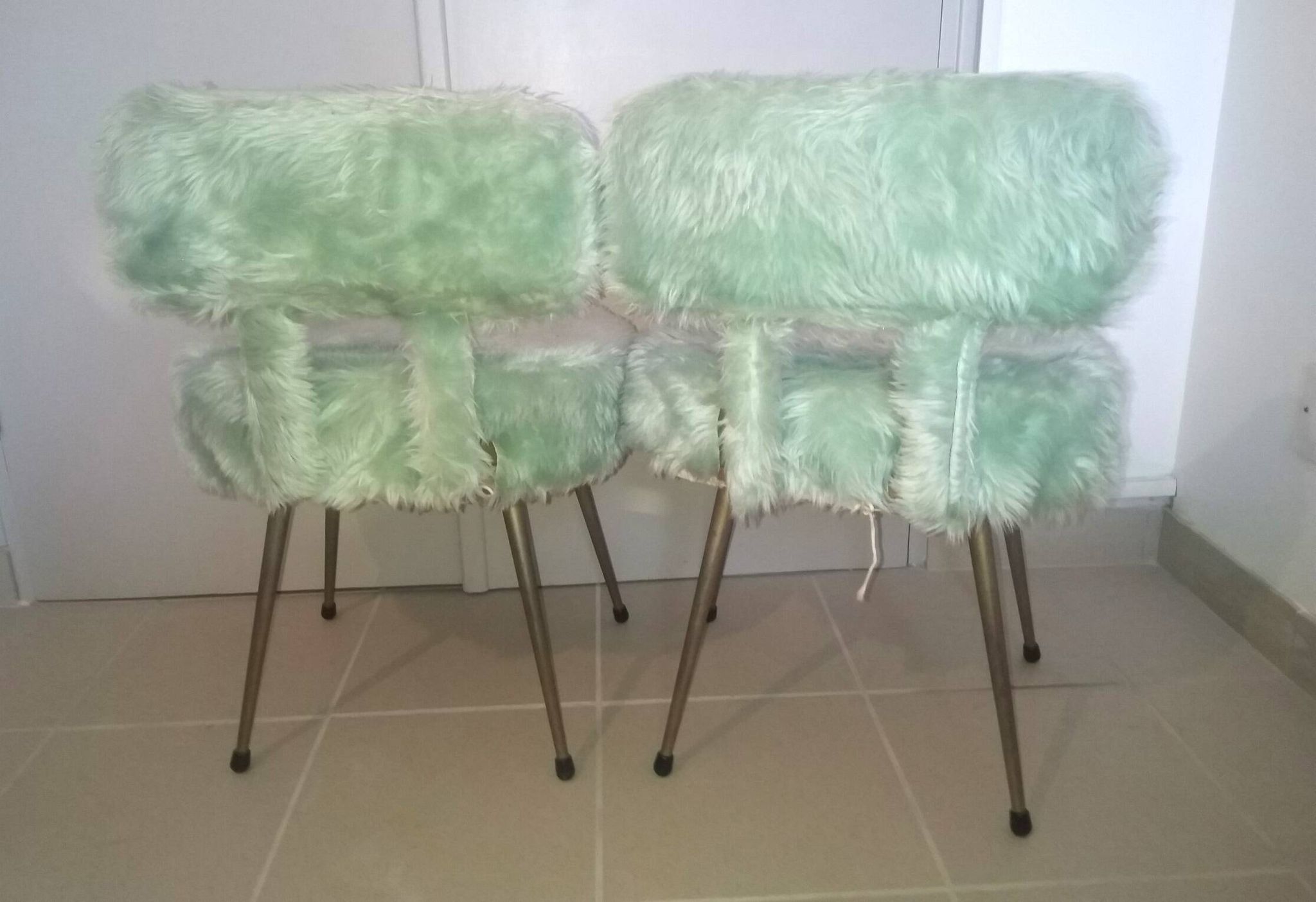 Paire de fauteuils moumoute type