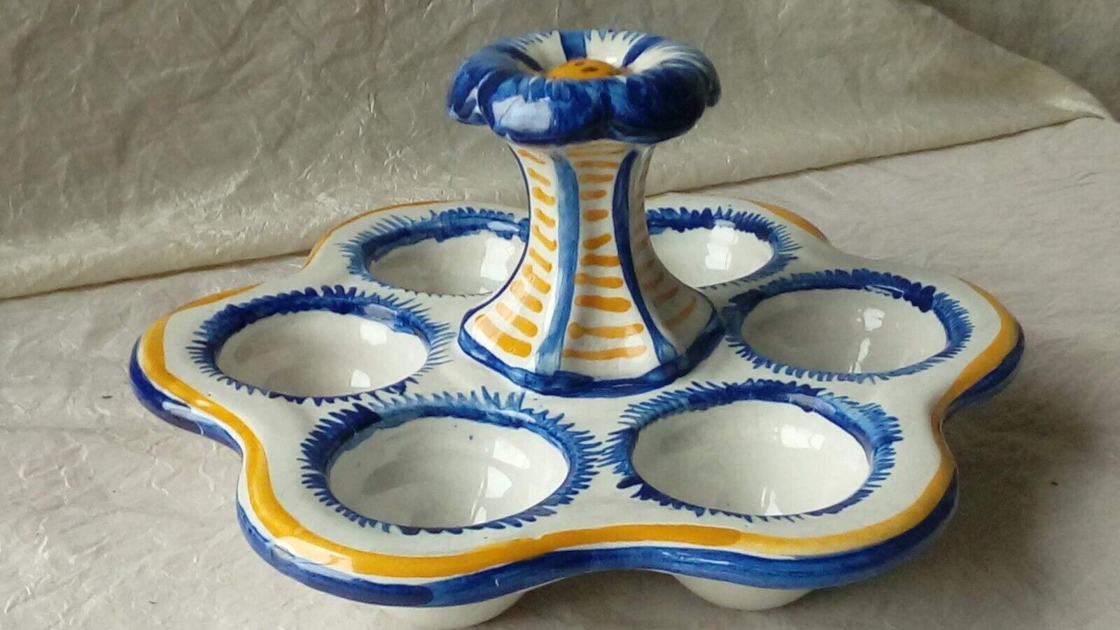 Egg coquetier in faience of quimper hb